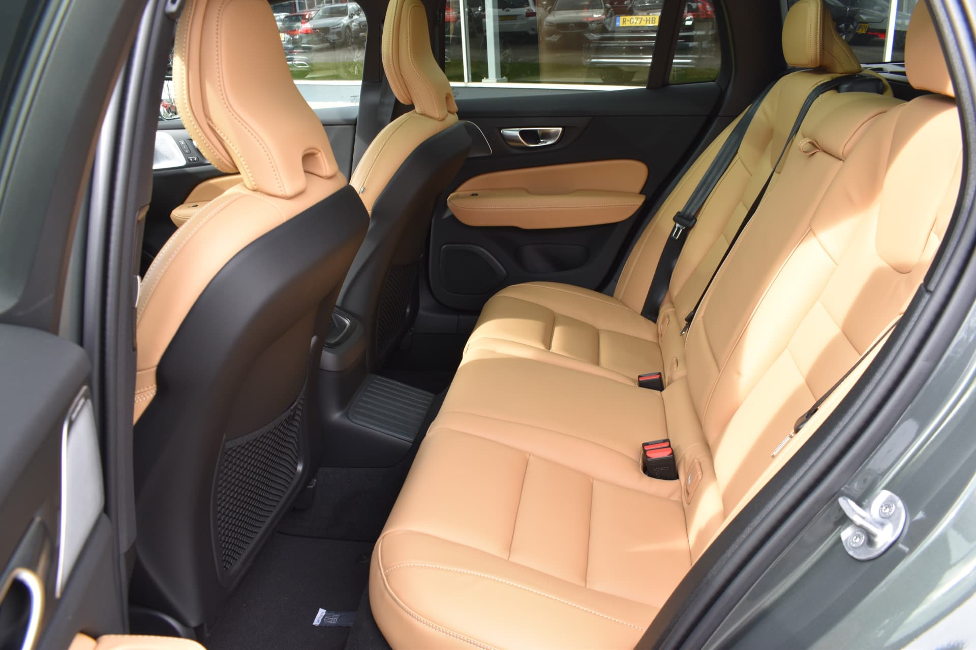 Volvo V60 T6 AWD 350PK Plug-in Hybrid Ultra Dark thumbnail 22