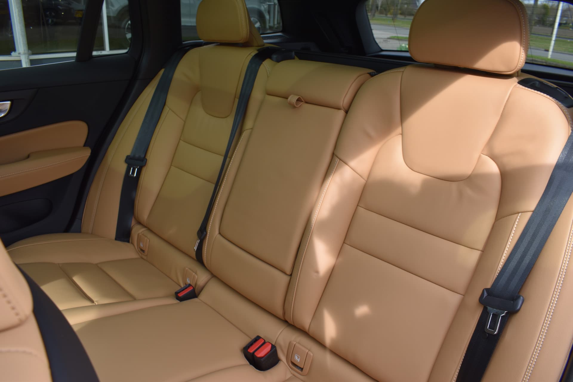 Volvo V60 T6 AWD 350PK Plug-in Hybrid Ultra Dark thumbnail 23