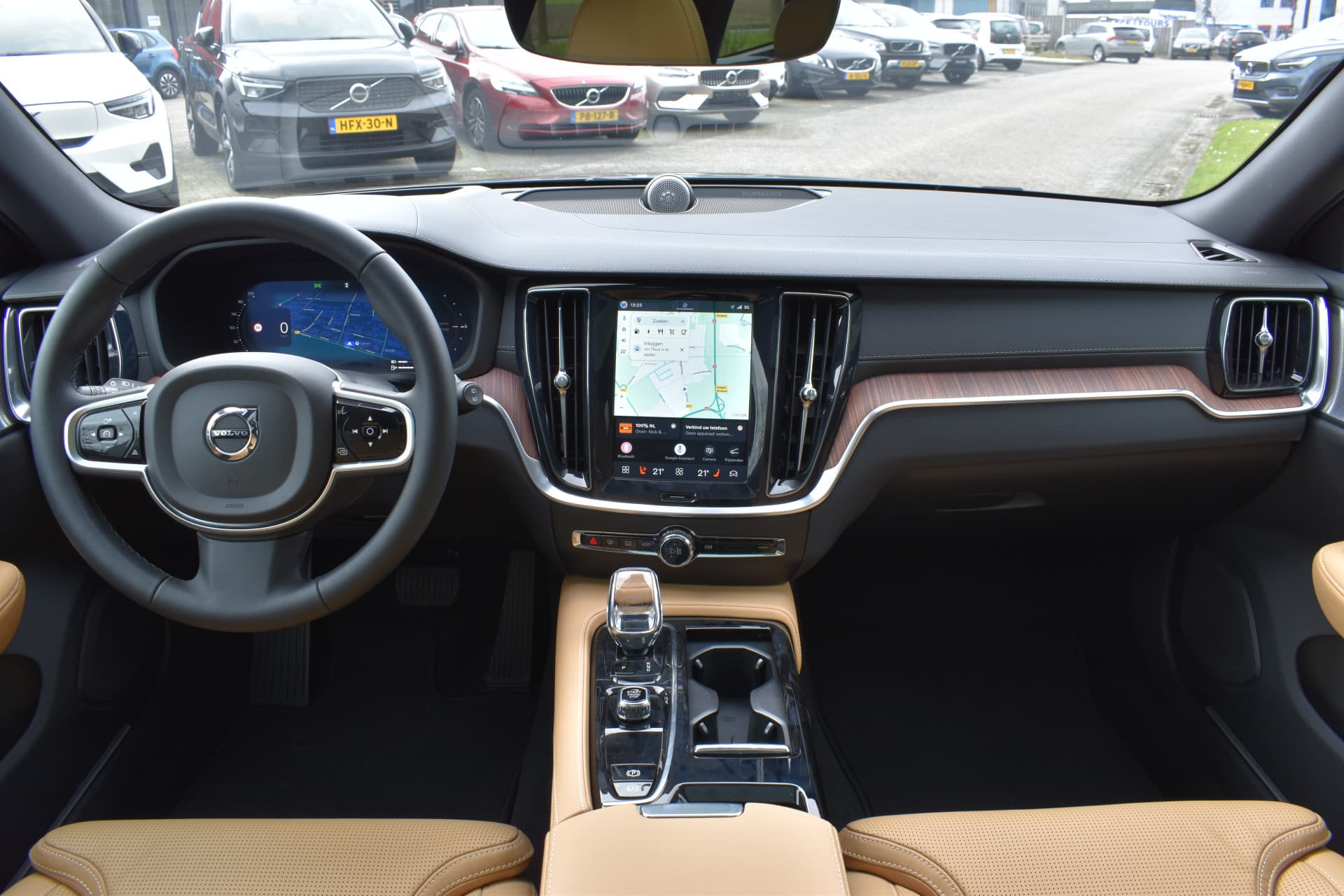 Volvo V60 T6 AWD 350PK Plug-in Hybrid Ultra Dark thumbnail 25