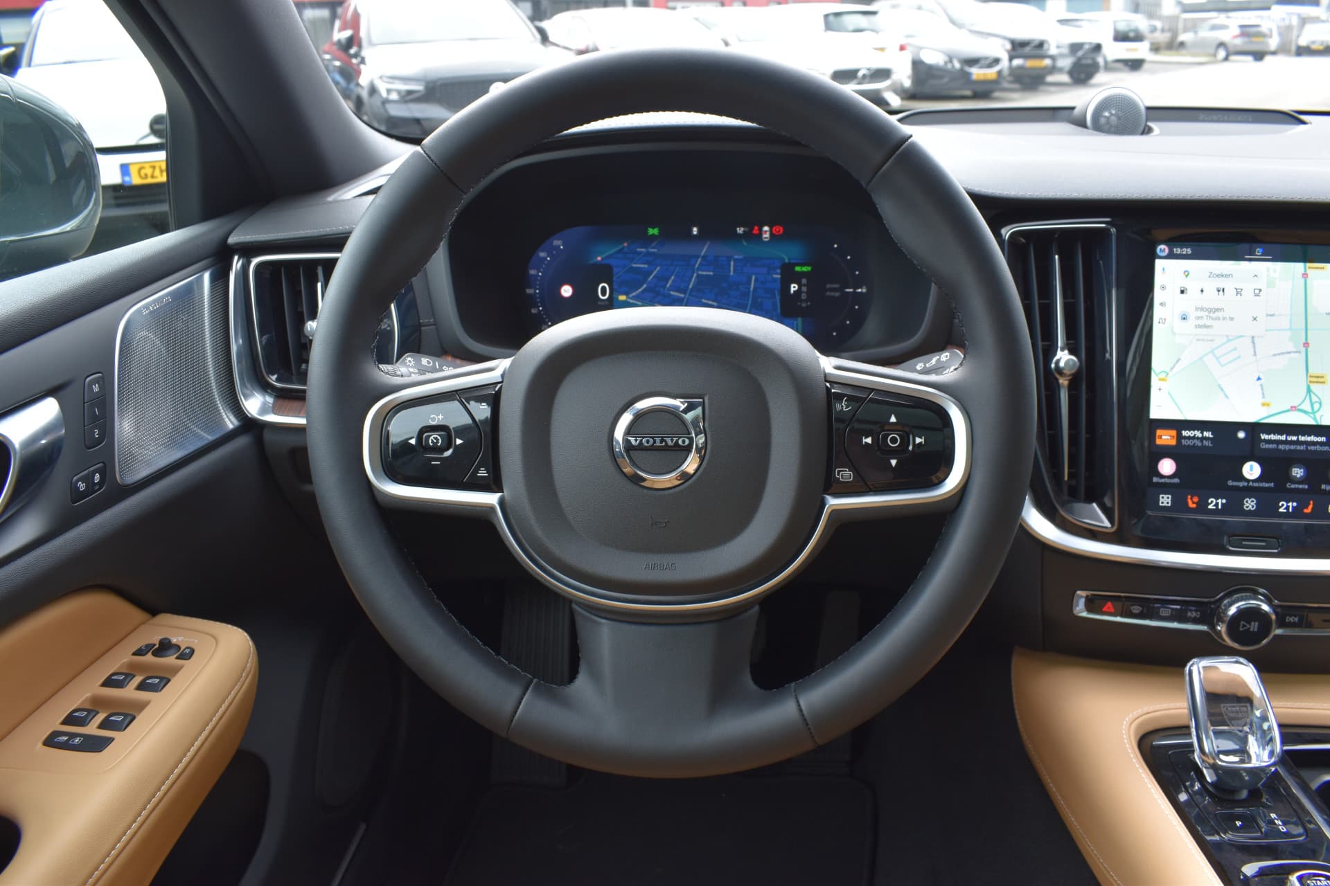 Volvo V60 T6 AWD 350PK Plug-in Hybrid Ultra Dark thumbnail 26