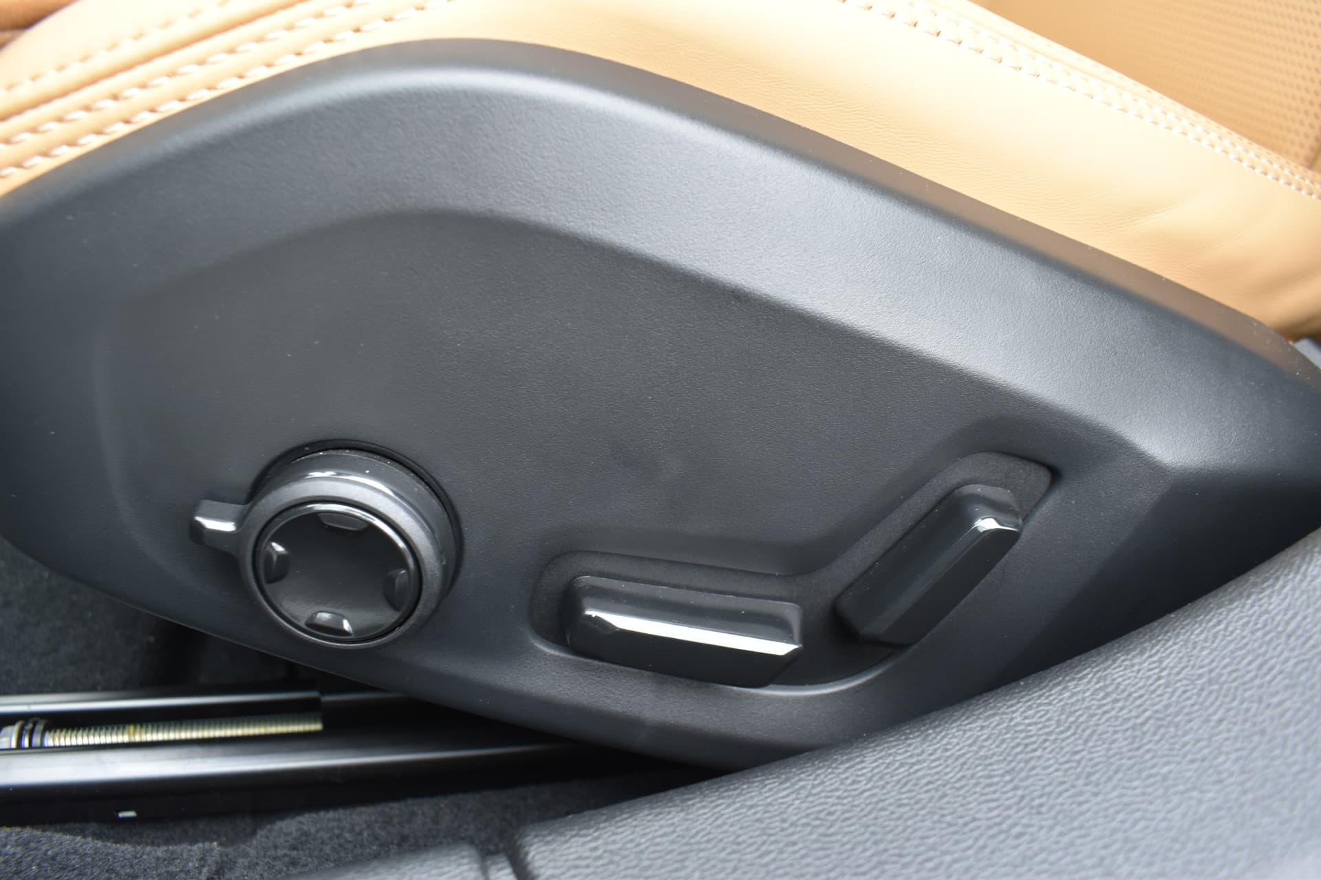 Volvo V60 T6 AWD 350PK Plug-in Hybrid Ultra Dark thumbnail 28