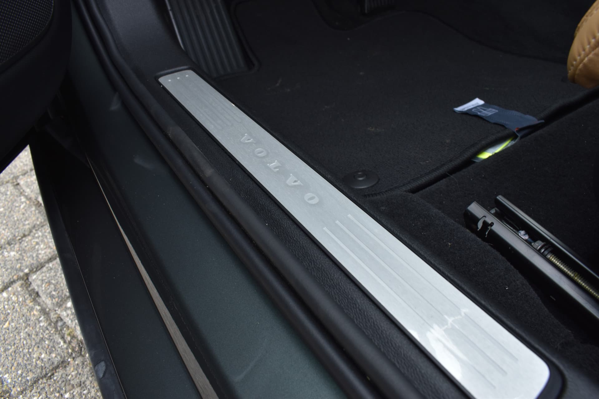 Volvo V60 T6 AWD 350PK Plug-in Hybrid Ultra Dark thumbnail 29