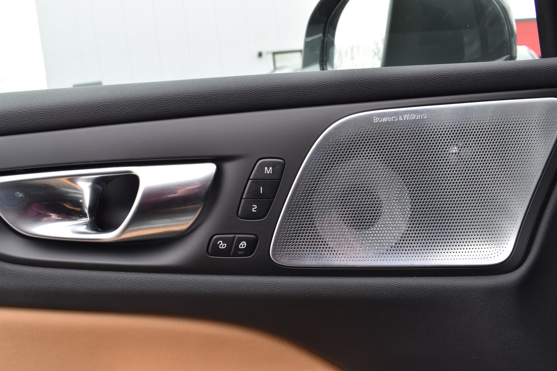 Volvo V60 T6 AWD 350PK Plug-in Hybrid Ultra Dark thumbnail 30