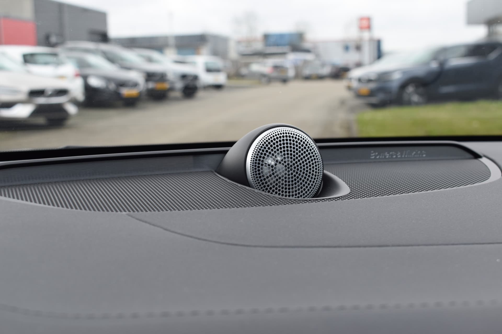 Volvo V60 T6 AWD 350PK Plug-in Hybrid Ultra Dark thumbnail 33