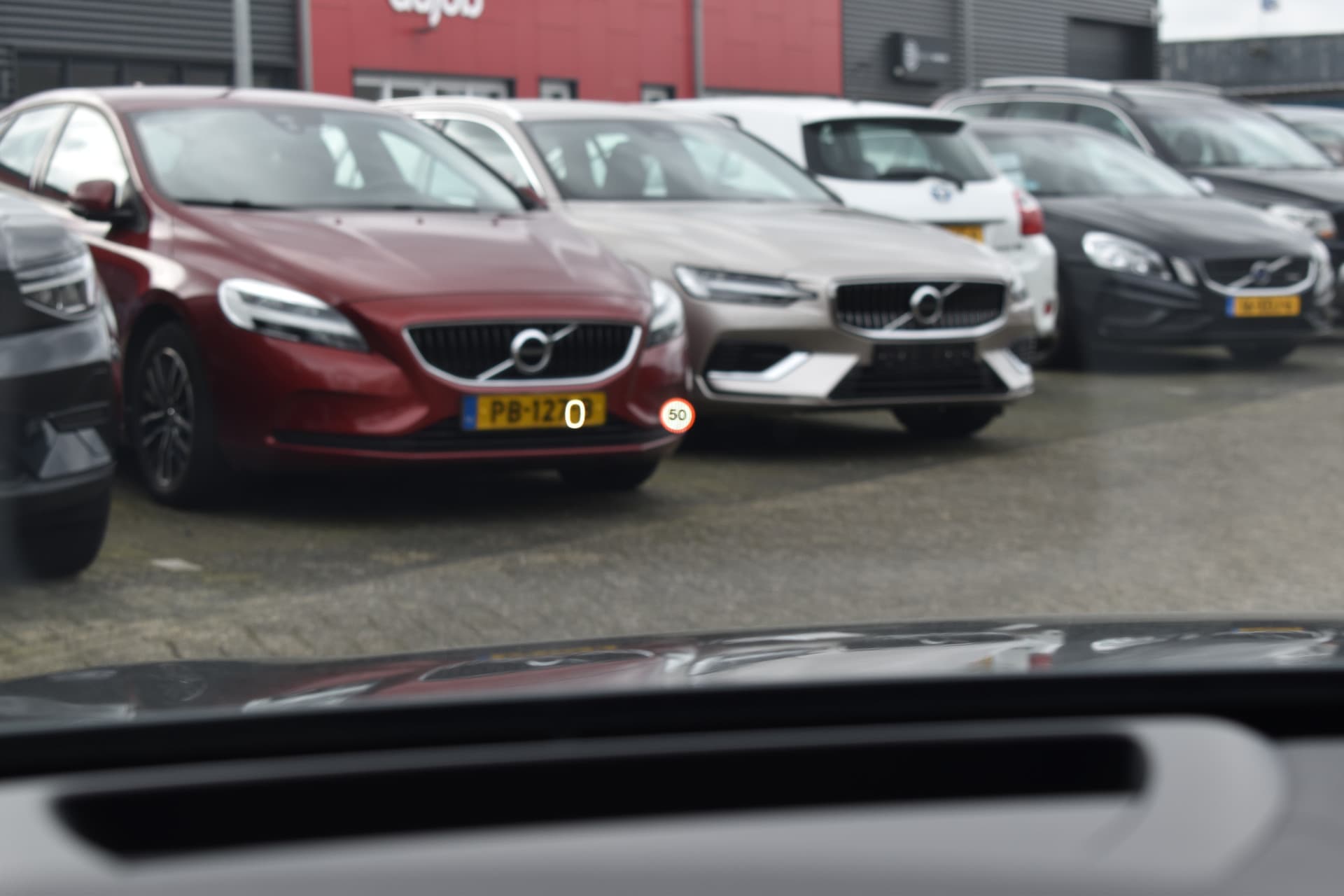 Volvo V60 T6 AWD 350PK Plug-in Hybrid Ultra Dark thumbnail 34