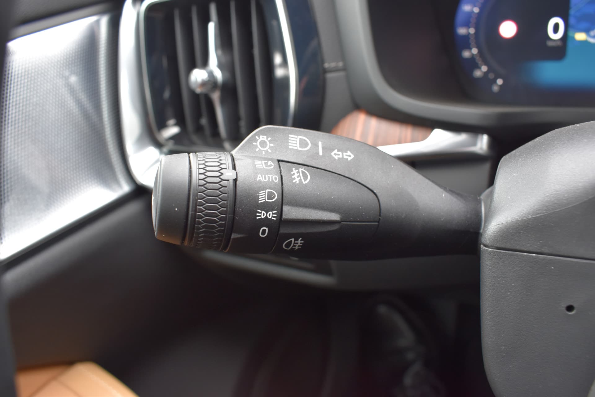 Volvo V60 T6 AWD 350PK Plug-in Hybrid Ultra Dark thumbnail 35