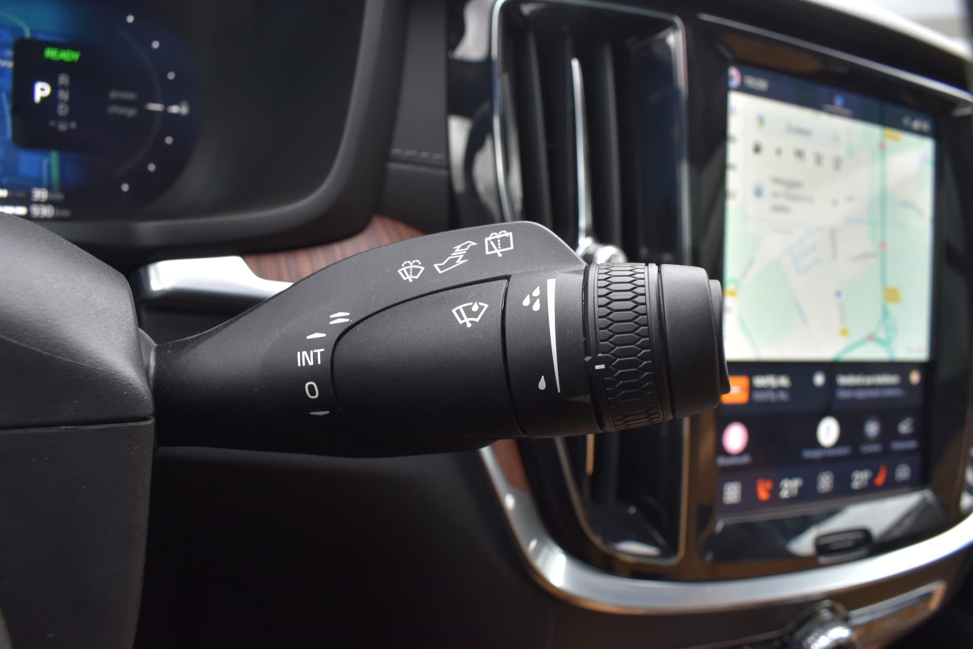 Volvo V60 T6 AWD 350PK Plug-in Hybrid Ultra Dark thumbnail 39