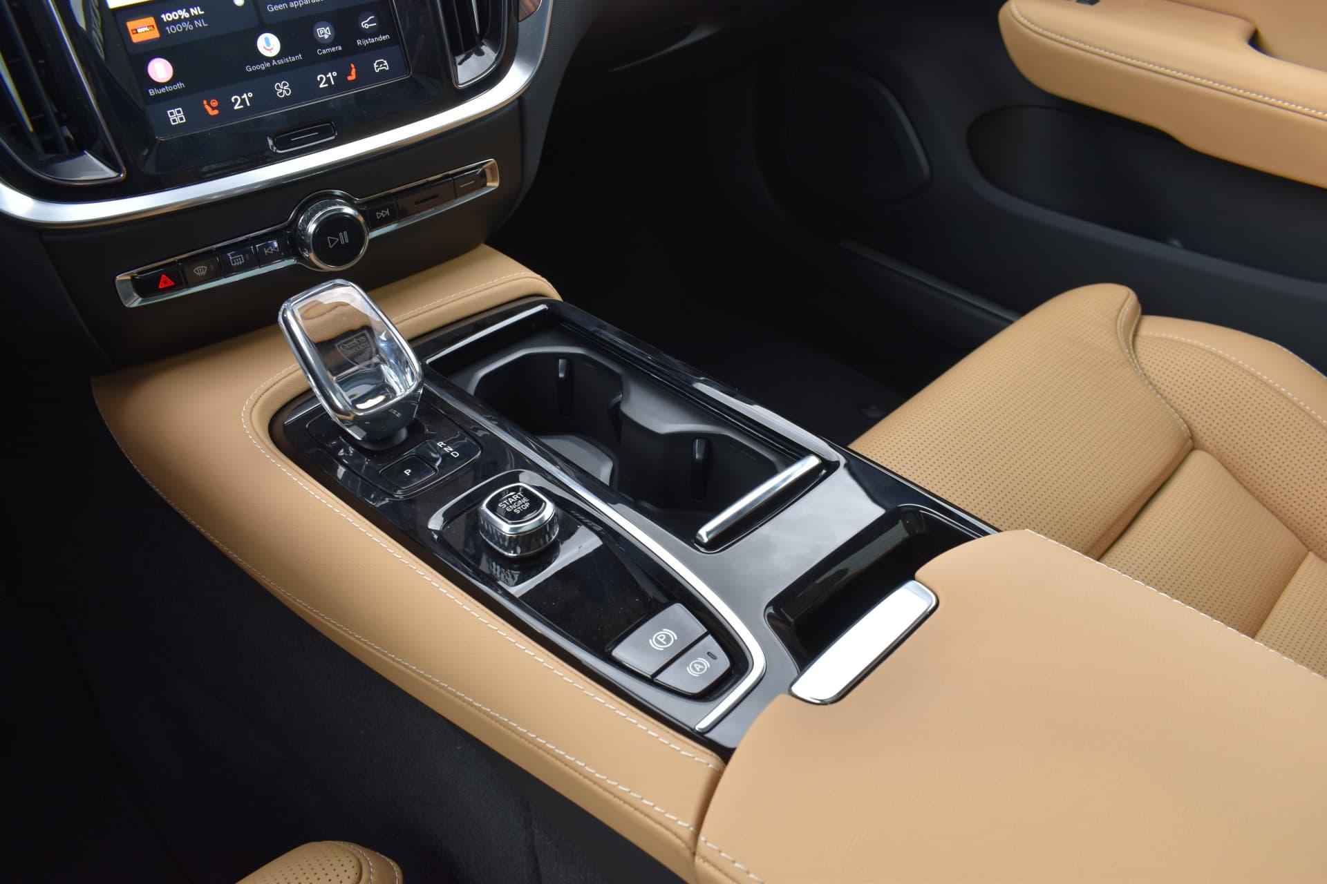 Volvo V60 T6 AWD 350PK Plug-in Hybrid Ultra Dark thumbnail 40