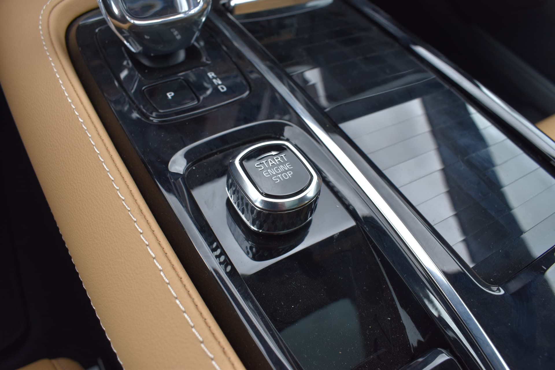 Volvo V60 T6 AWD 350PK Plug-in Hybrid Ultra Dark thumbnail 42