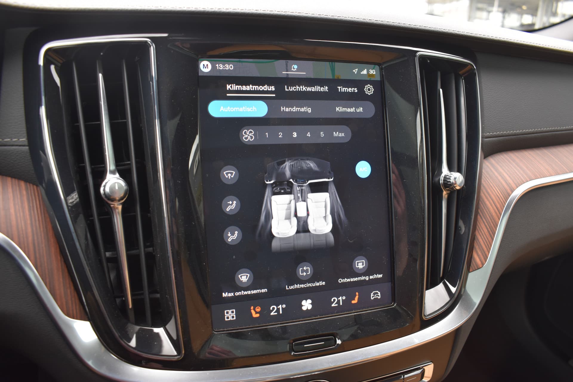 Volvo V60 T6 AWD 350PK Plug-in Hybrid Ultra Dark thumbnail 48