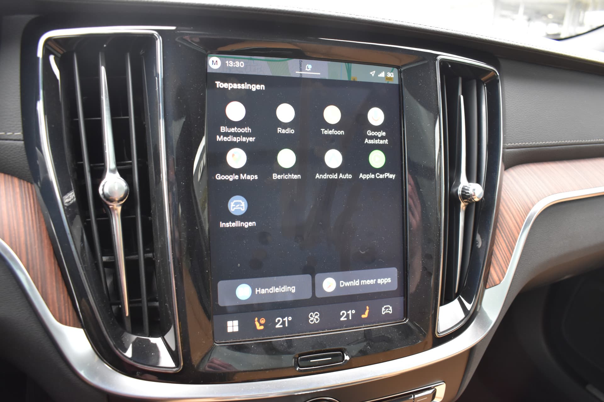 Volvo V60 T6 AWD 350PK Plug-in Hybrid Ultra Dark thumbnail 49