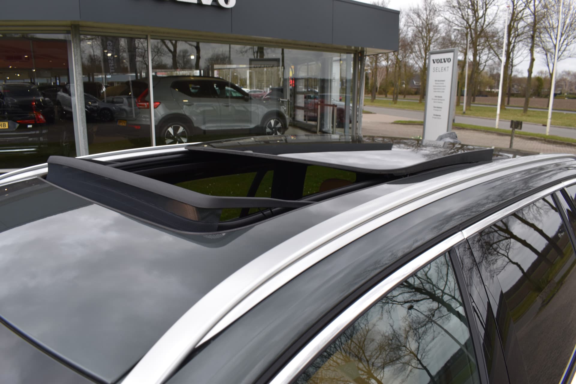 Volvo V60 T6 AWD 350PK Plug-in Hybrid Ultra Dark thumbnail 60