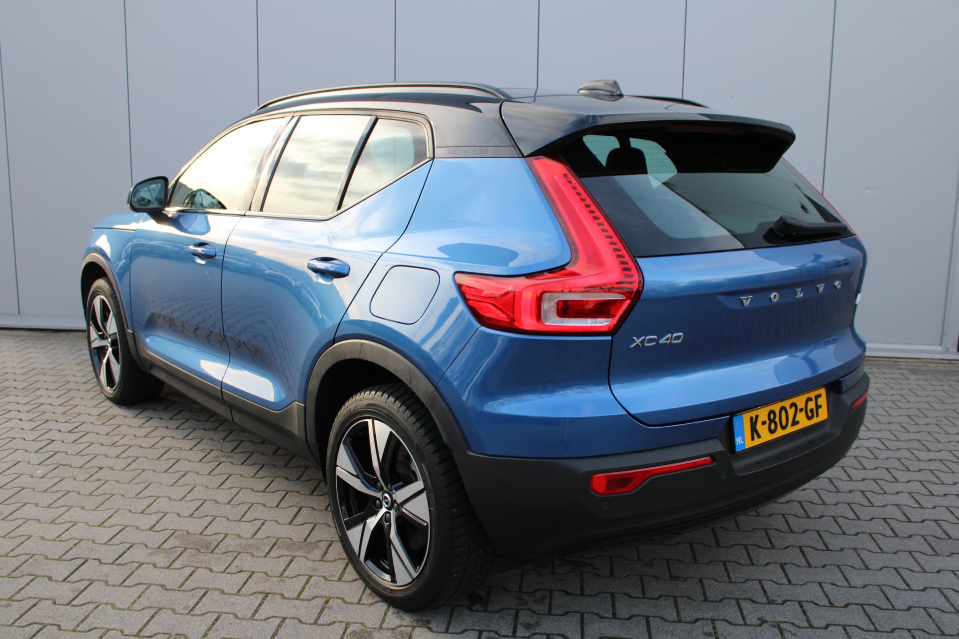 Volvo XC40 Recharge P8 AWD R-Design thumbnail 7