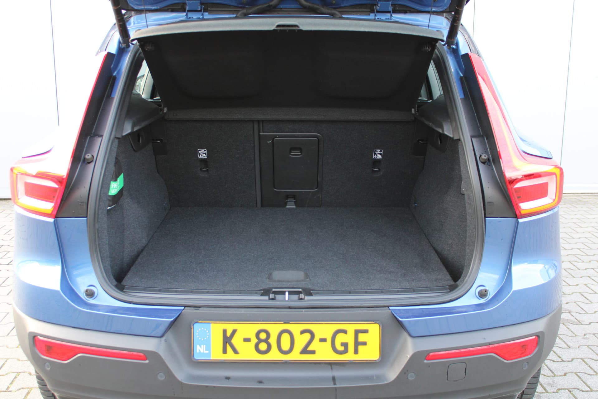 Volvo XC40 Recharge P8 AWD R-Design thumbnail 10