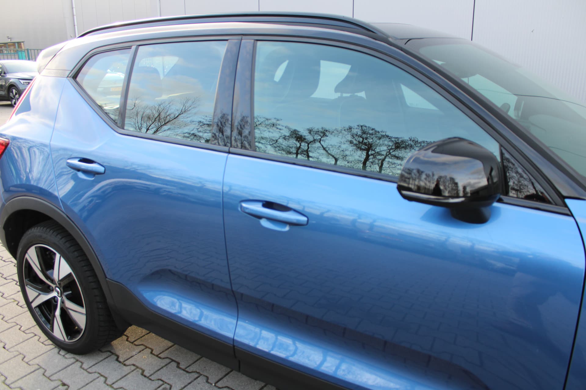 Volvo XC40 Recharge P8 AWD R-Design thumbnail 12