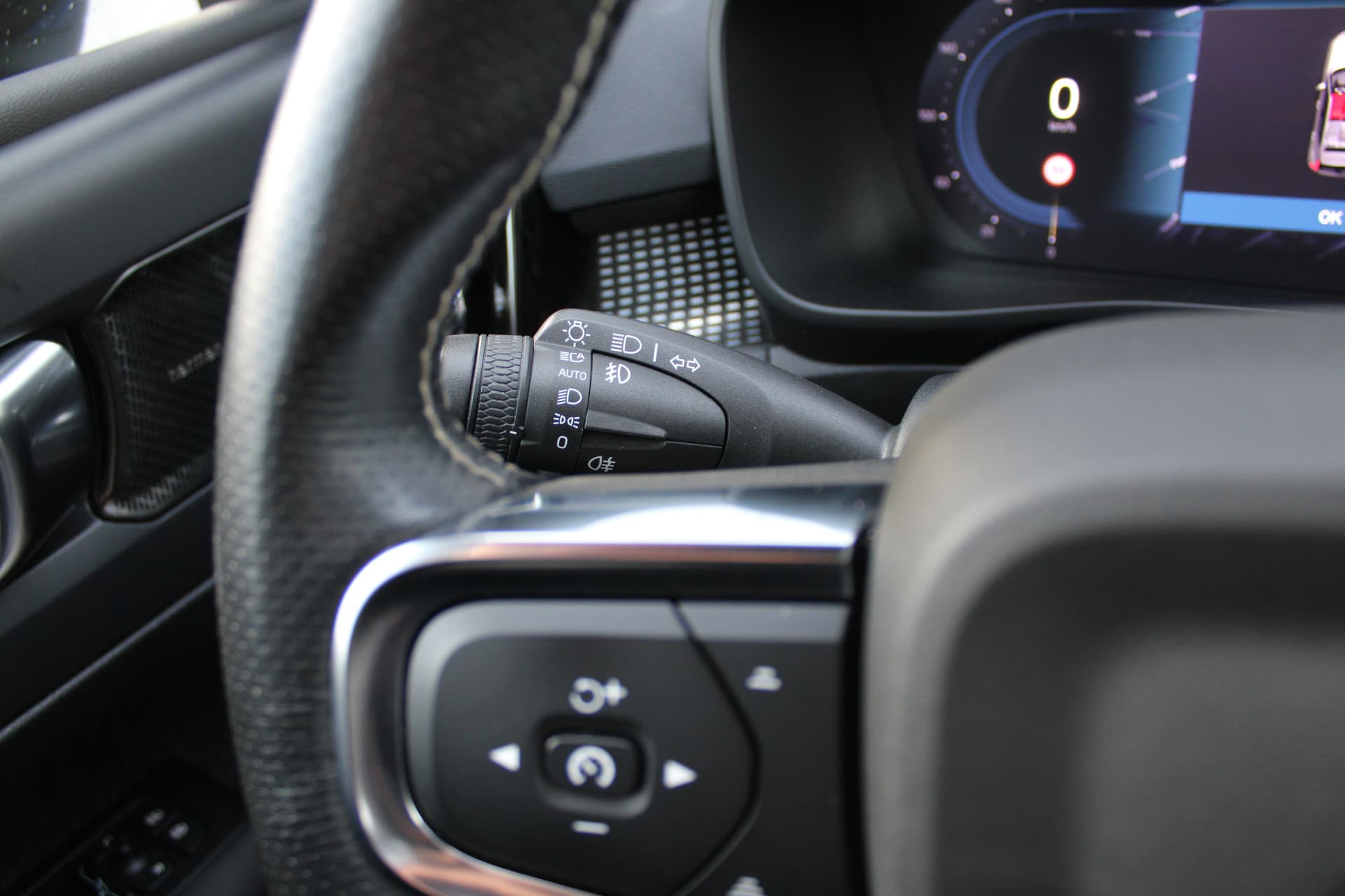 Volvo XC40 Recharge P8 AWD R-Design thumbnail 19