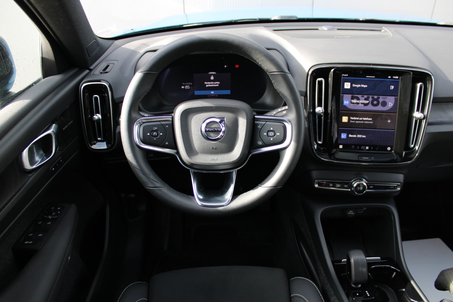 Volvo XC40 Recharge Plus thumbnail 2