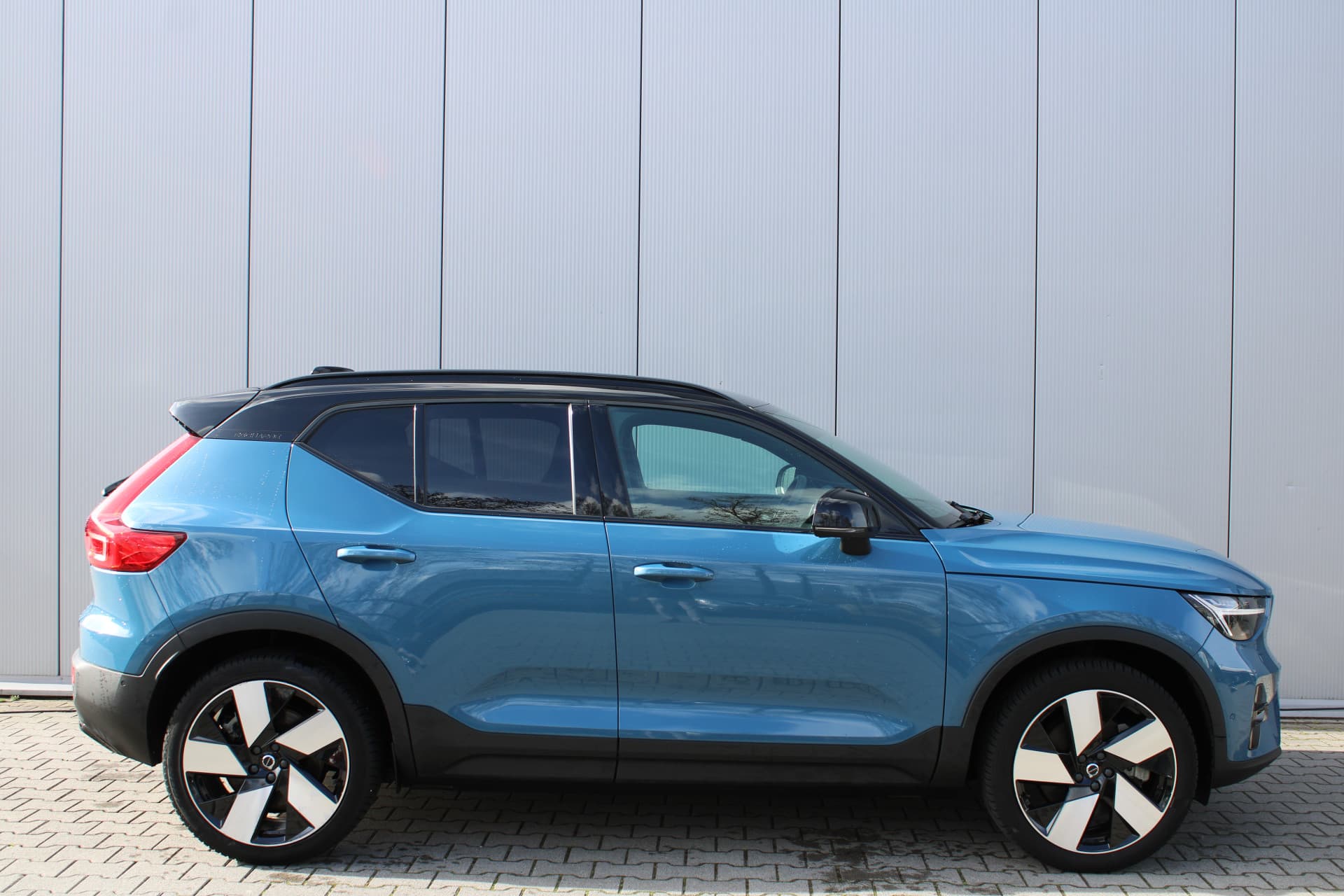 Volvo XC40 Recharge Plus thumbnail 3