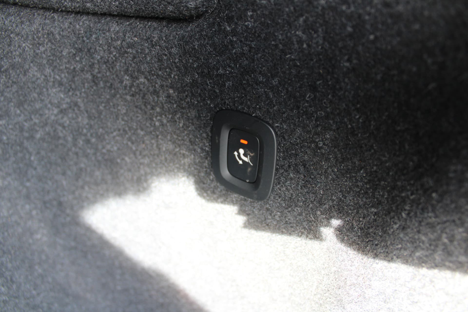 Volvo XC40 Recharge Plus thumbnail 12