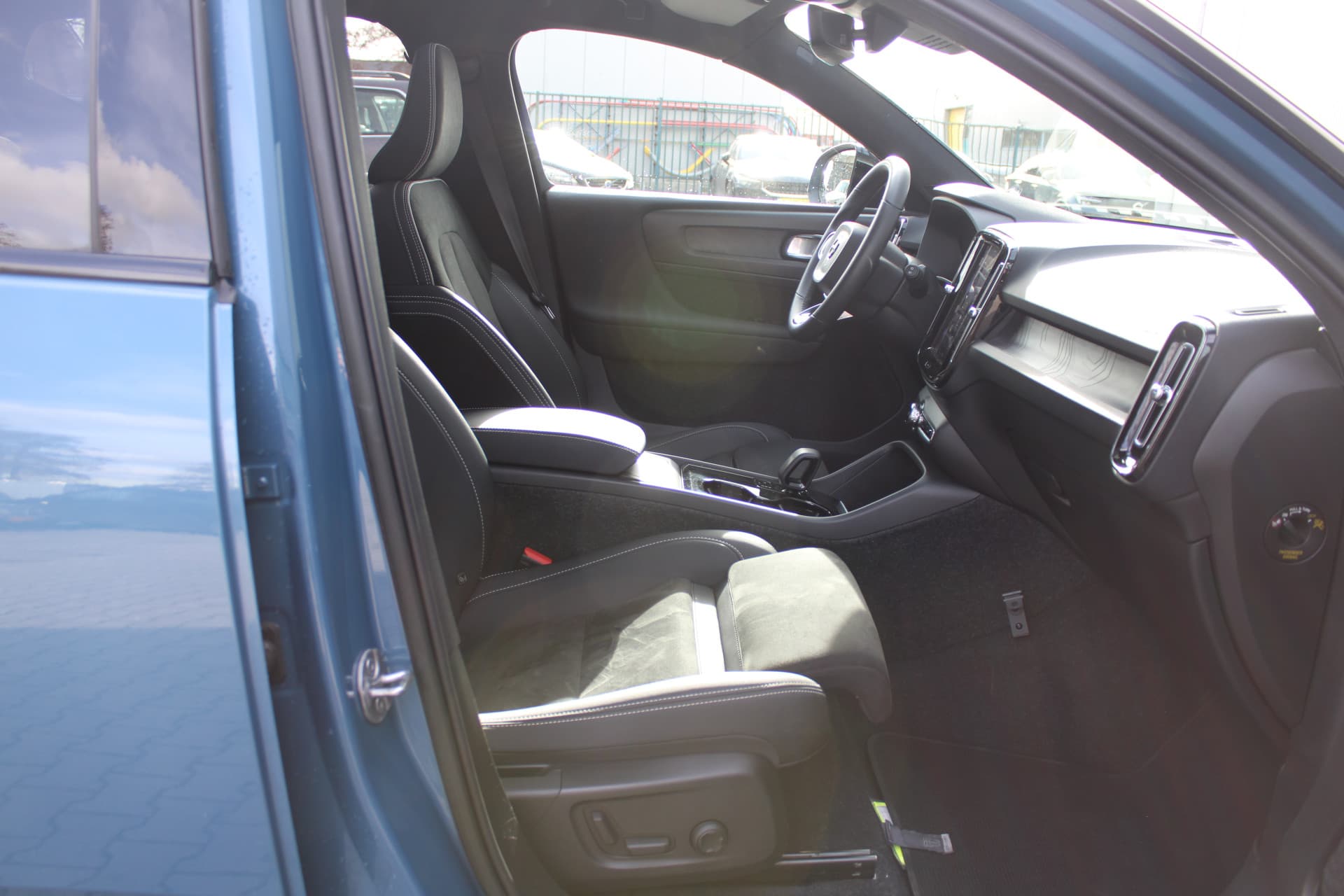 Volvo XC40 Recharge Plus thumbnail 28