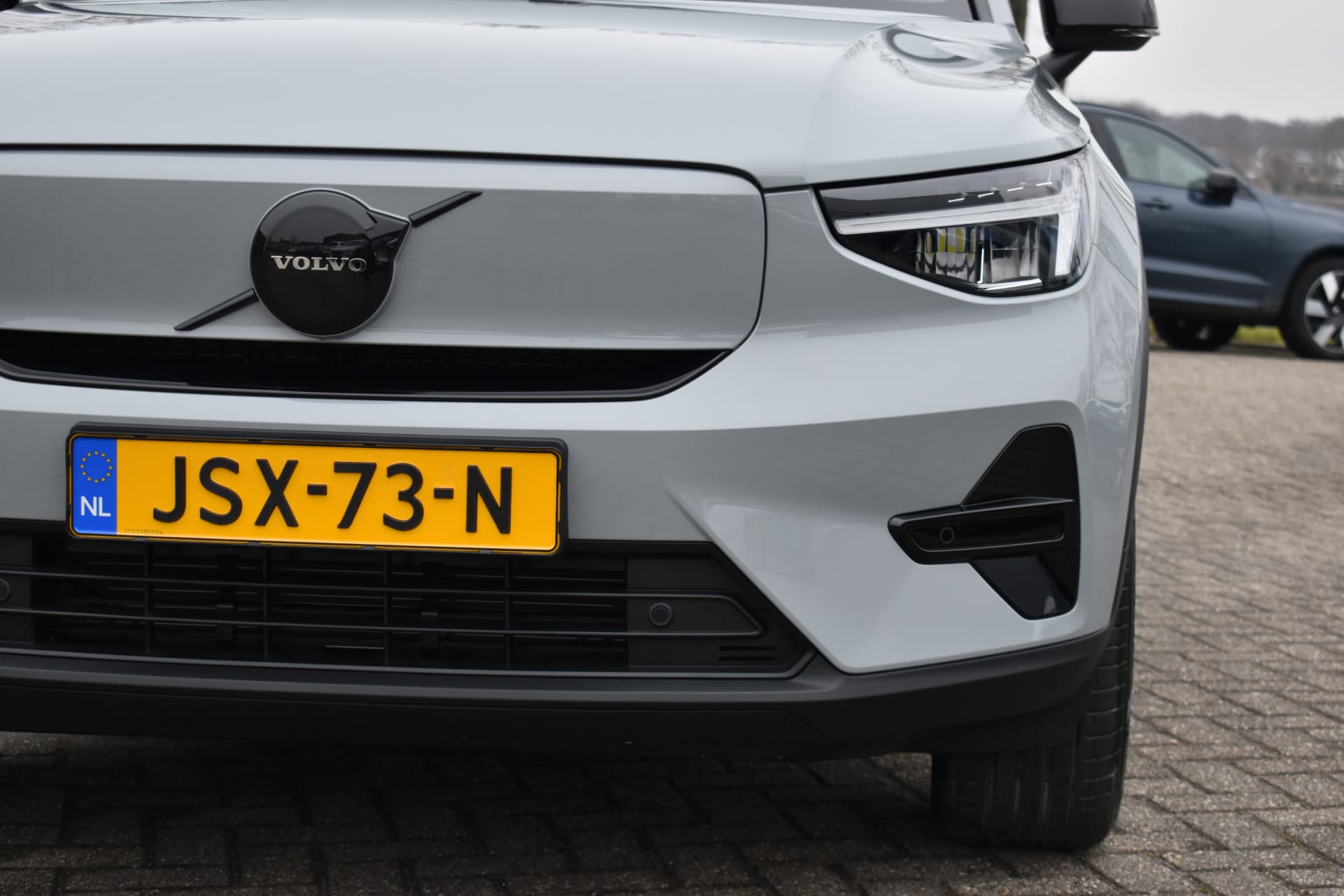 Volvo EX40 Extended Range 252PK Plus Black Ed. 82 kWh thumbnail 4