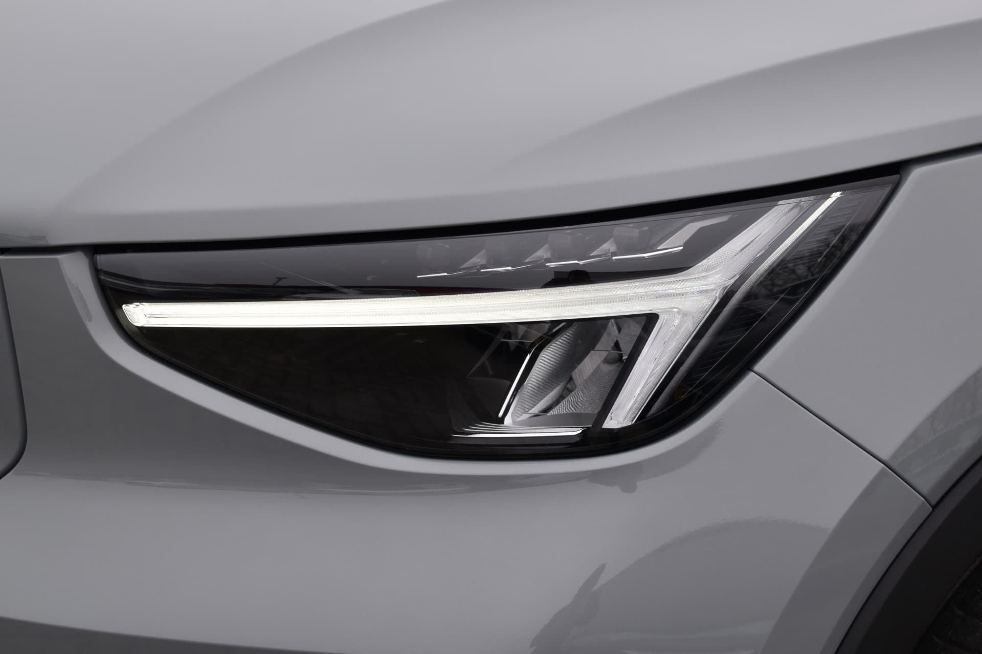 Volvo EX40 Extended Range 252PK Plus Black Ed. 82 kWh thumbnail 6