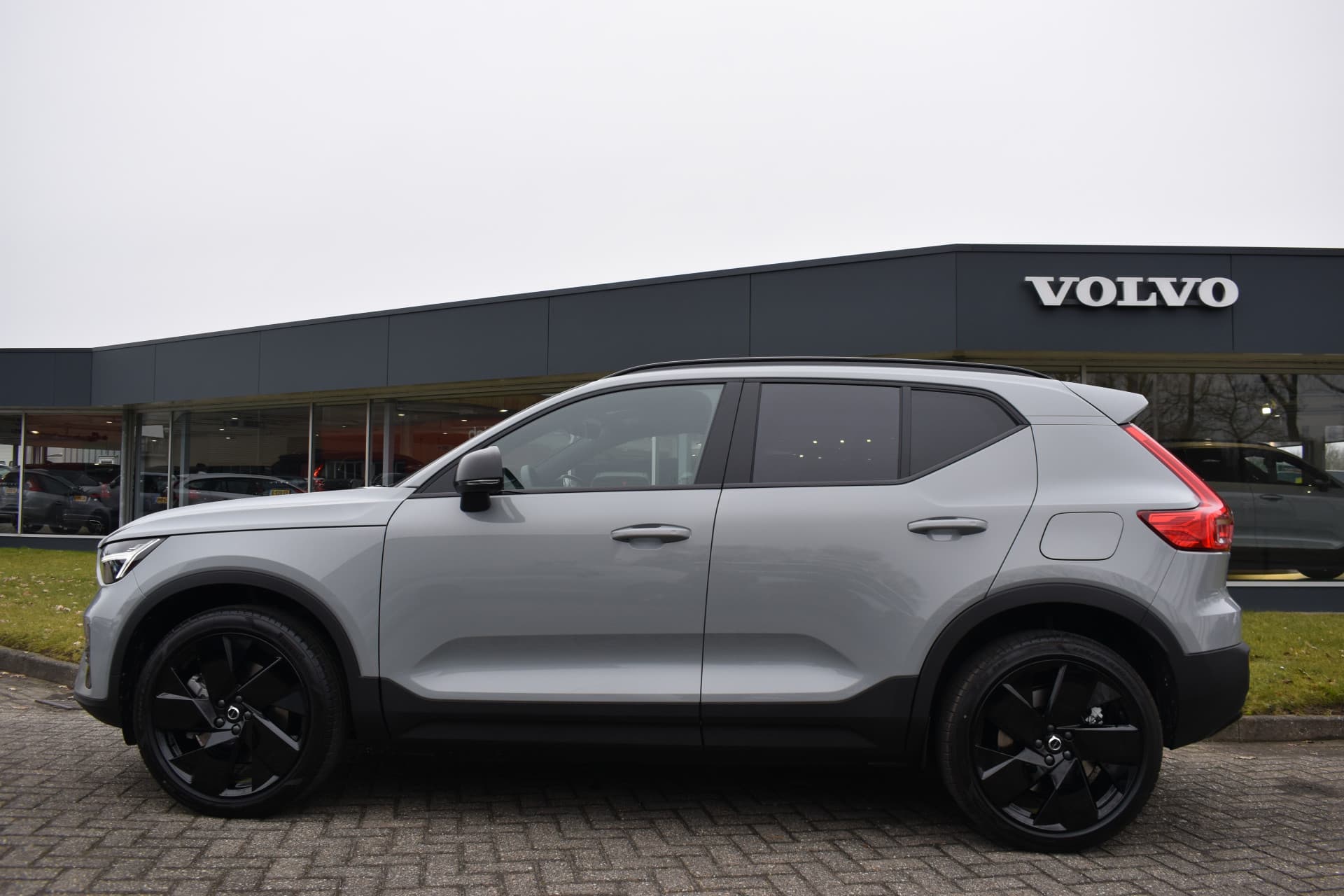 Volvo EX40 Extended Range 252PK Plus Black Ed. 82 kWh thumbnail 7