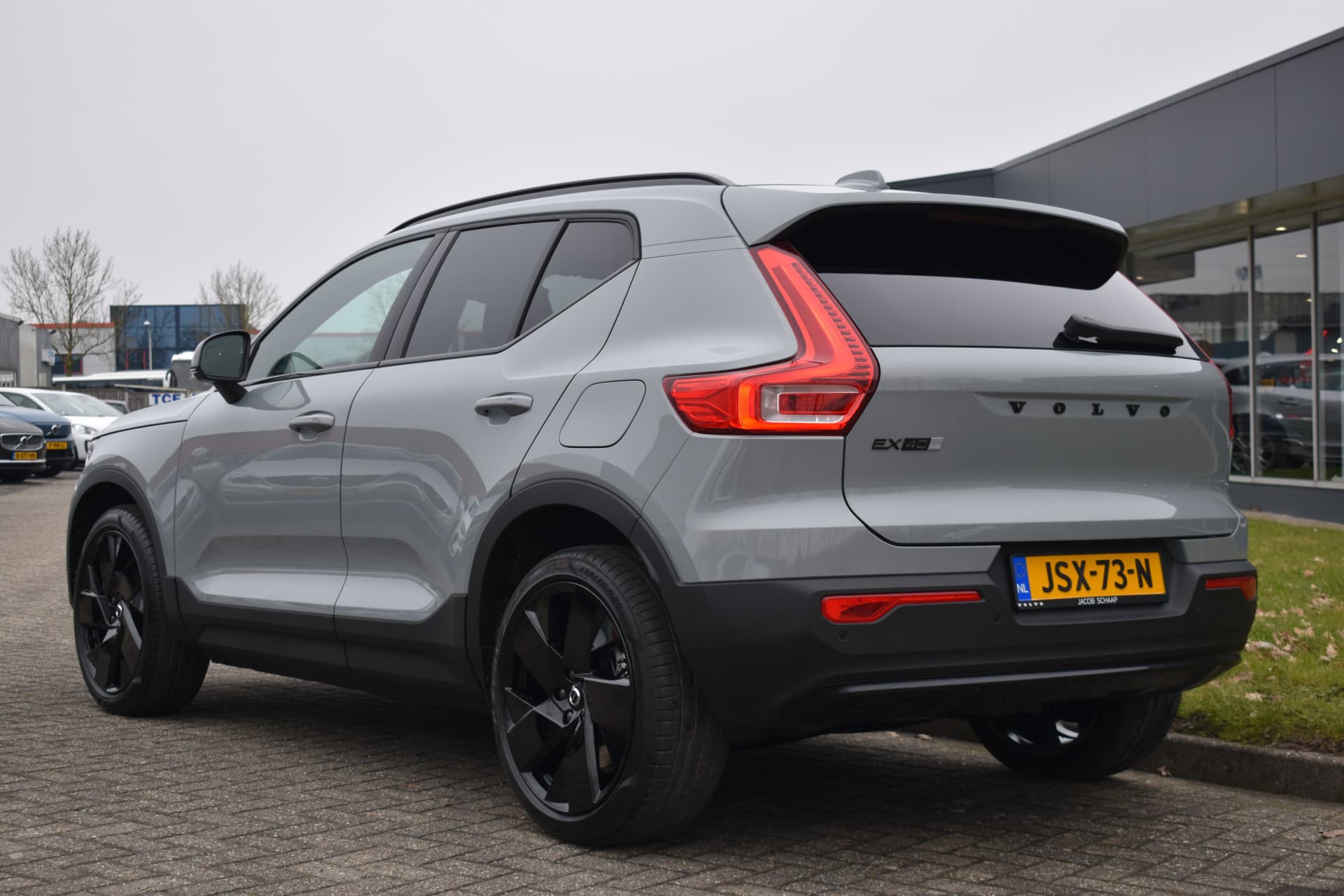 Volvo EX40 Extended Range 252PK Plus Black Ed. 82 kWh thumbnail 8