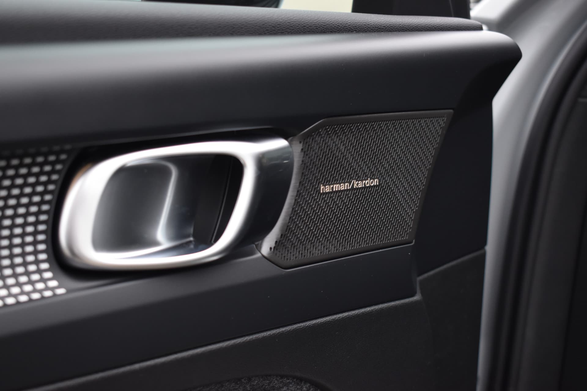 Volvo EX40 Extended Range 252PK Plus Black Ed. 82 kWh thumbnail 16