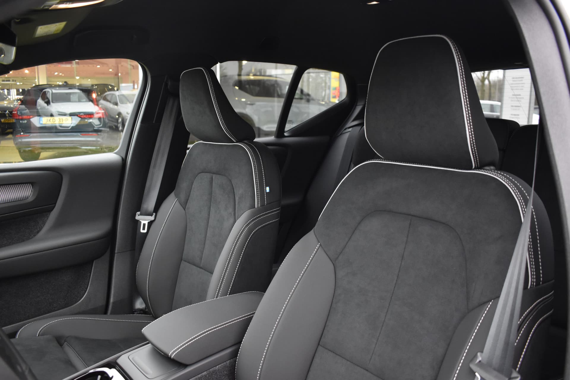 Volvo EX40 Extended Range 252PK Plus Black Ed. 82 kWh thumbnail 18