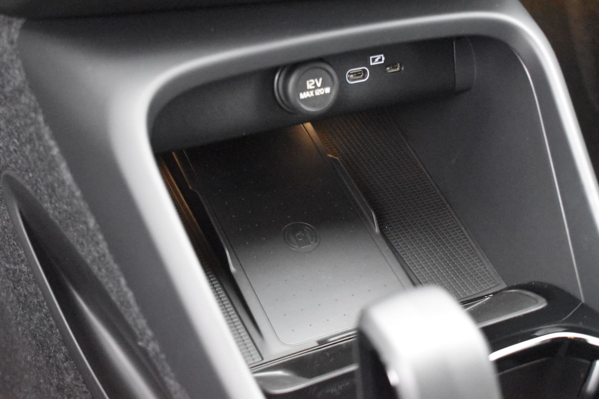 Volvo EX40 Extended Range 252PK Plus Black Ed. 82 kWh thumbnail 19