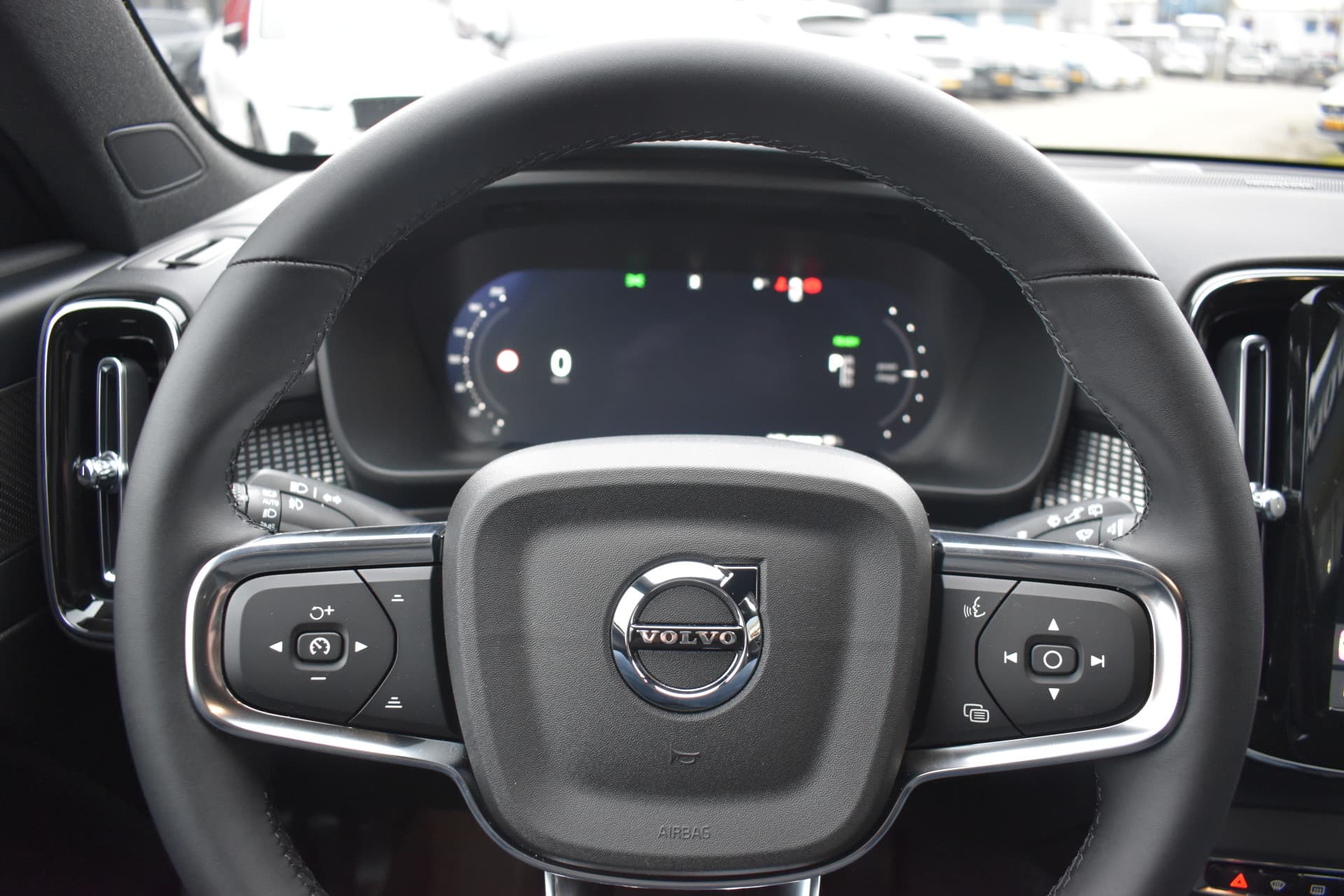 Volvo EX40 Extended Range 252PK Plus Black Ed. 82 kWh thumbnail 20