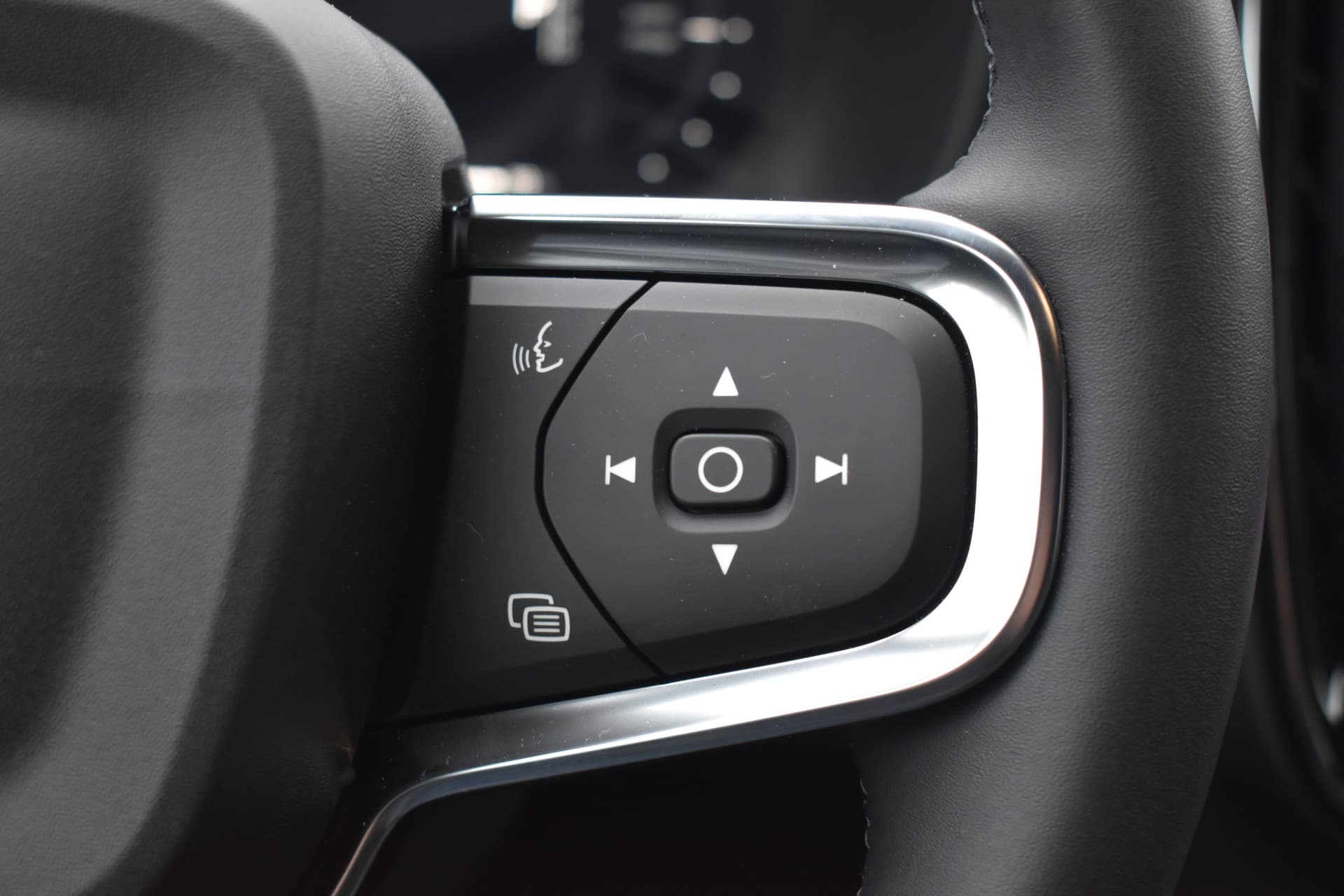 Volvo EX40 Extended Range 252PK Plus Black Ed. 82 kWh thumbnail 22