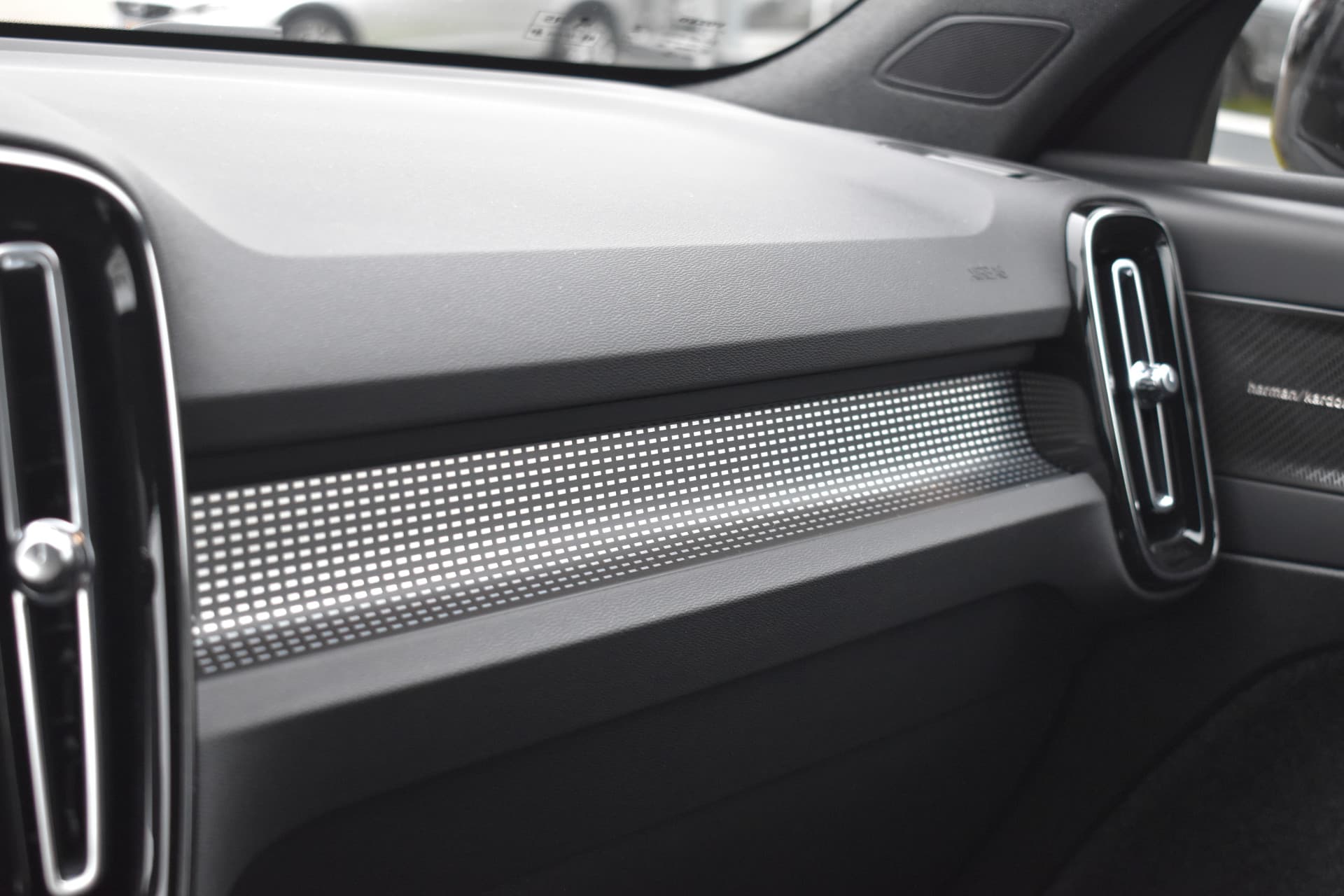 Volvo EX40 Extended Range 252PK Plus Black Ed. 82 kWh thumbnail 28