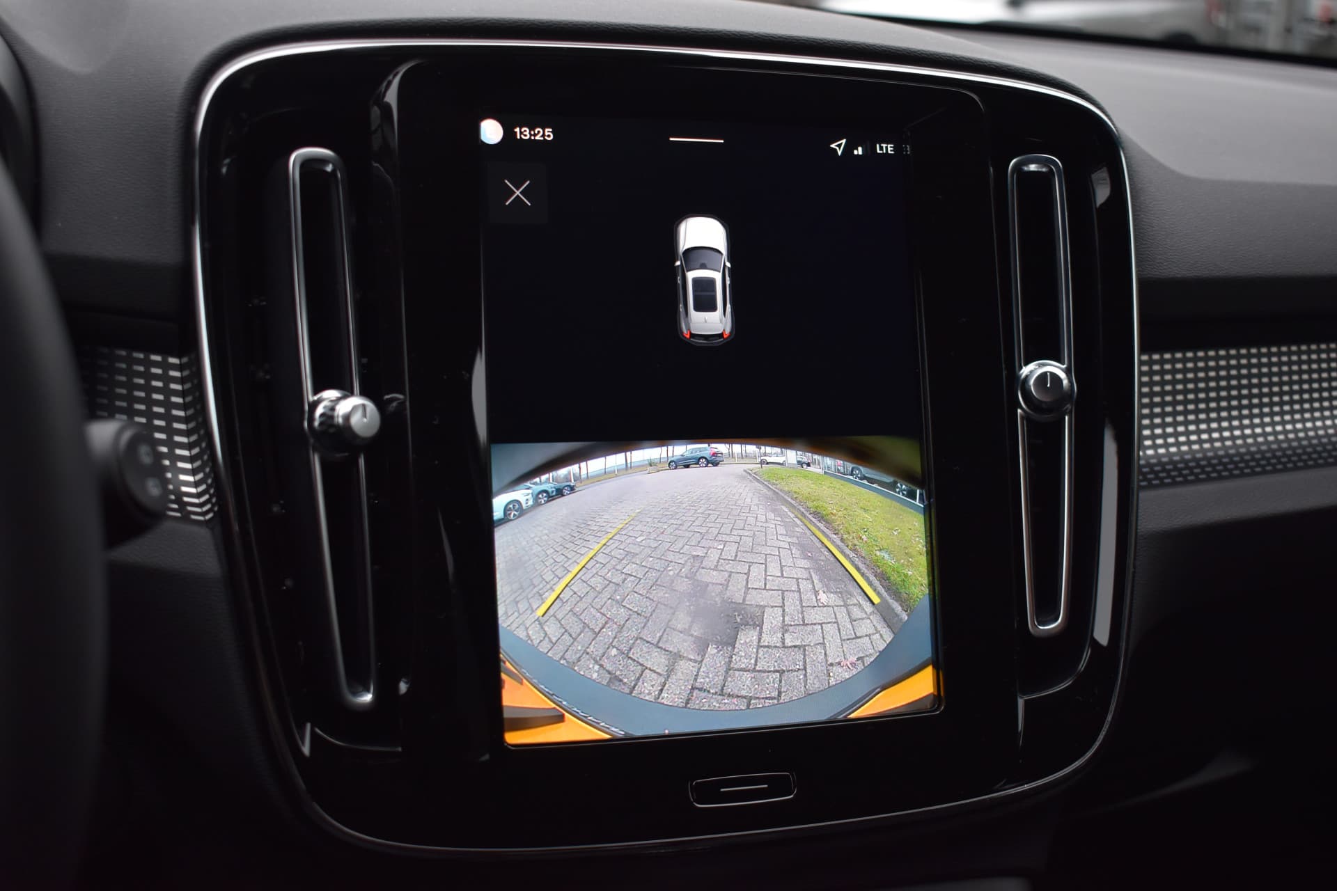 Volvo EX40 Extended Range 252PK Plus Black Ed. 82 kWh thumbnail 29