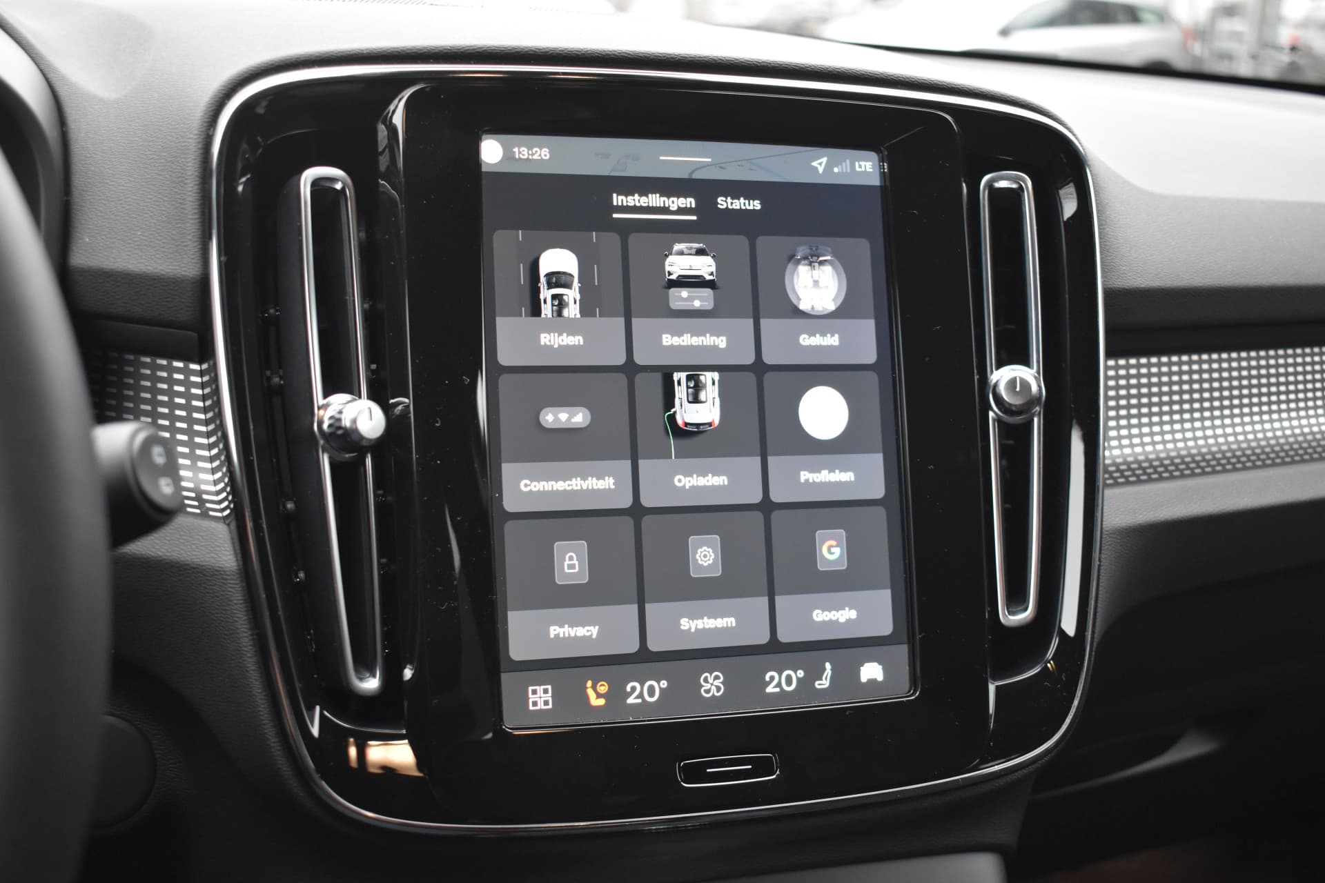 Volvo EX40 Extended Range 252PK Plus Black Ed. 82 kWh thumbnail 32