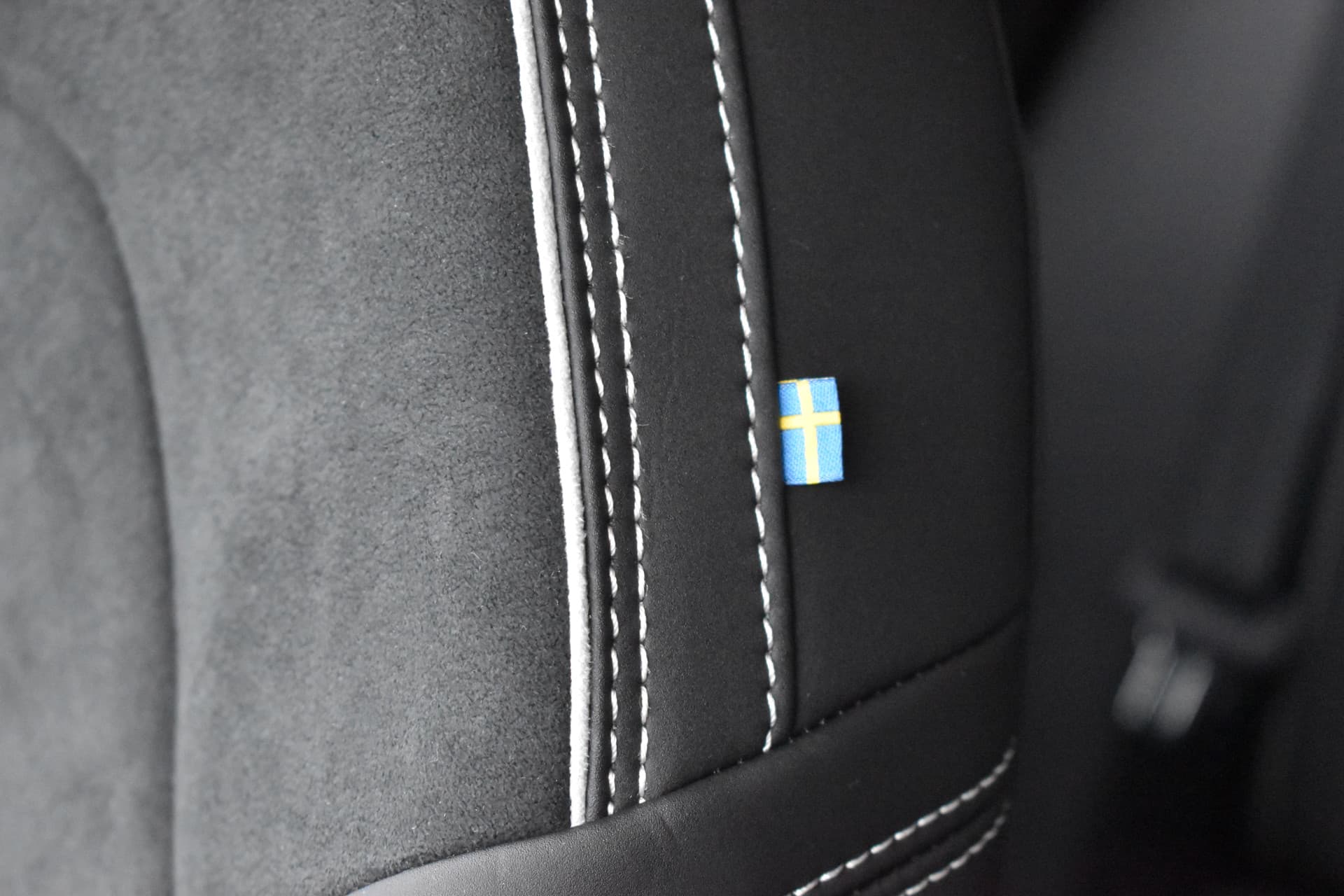 Volvo EX40 Extended Range 252PK Plus Black Ed. 82 kWh thumbnail 34