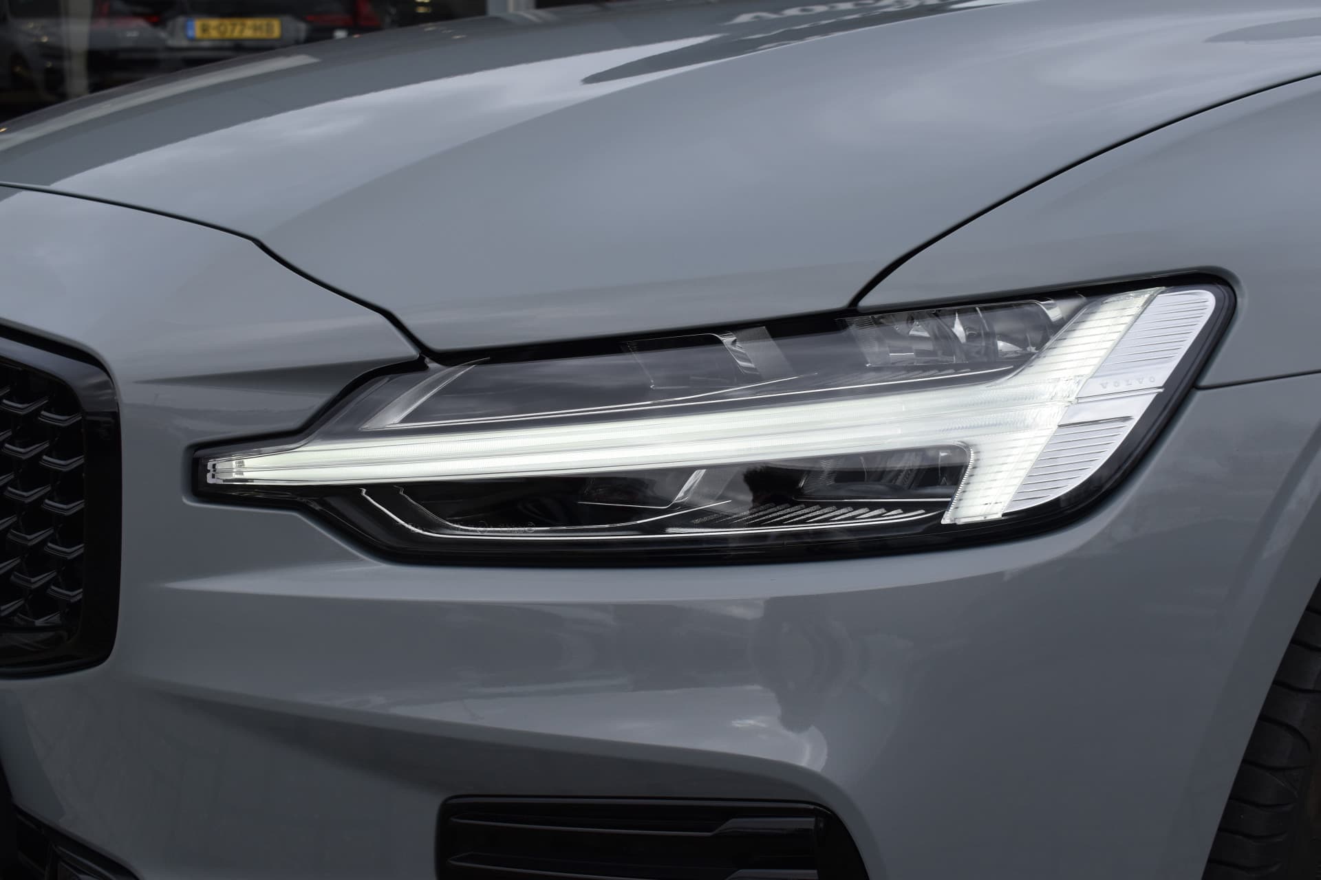 Volvo V60 T8 AWD 455PK Plug-in Hybrid Plus Perform. Ed. Dark thumbnail 3