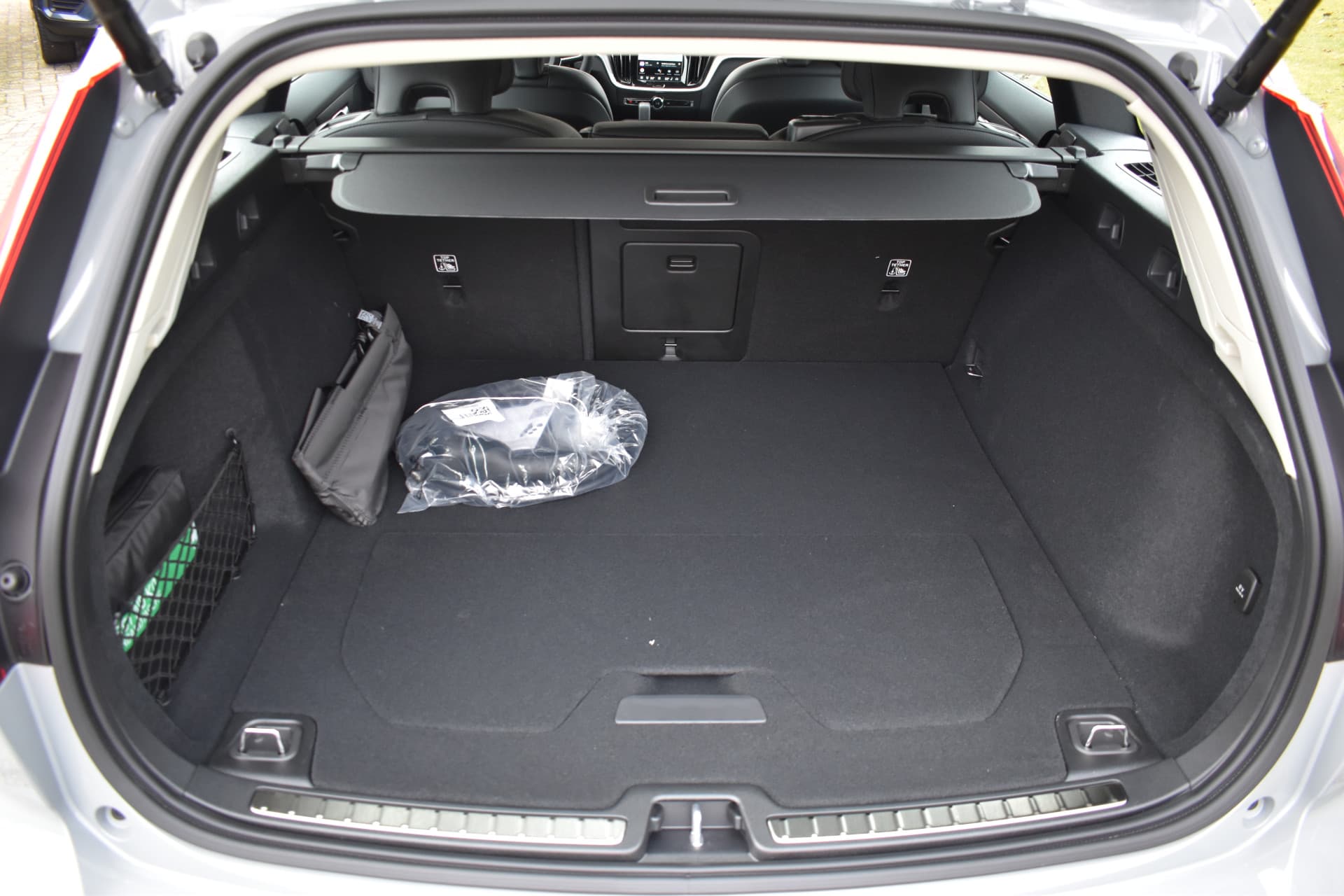 Volvo V60 T8 AWD 455PK Plug-in Hybrid Plus Perform. Ed. Dark thumbnail 15