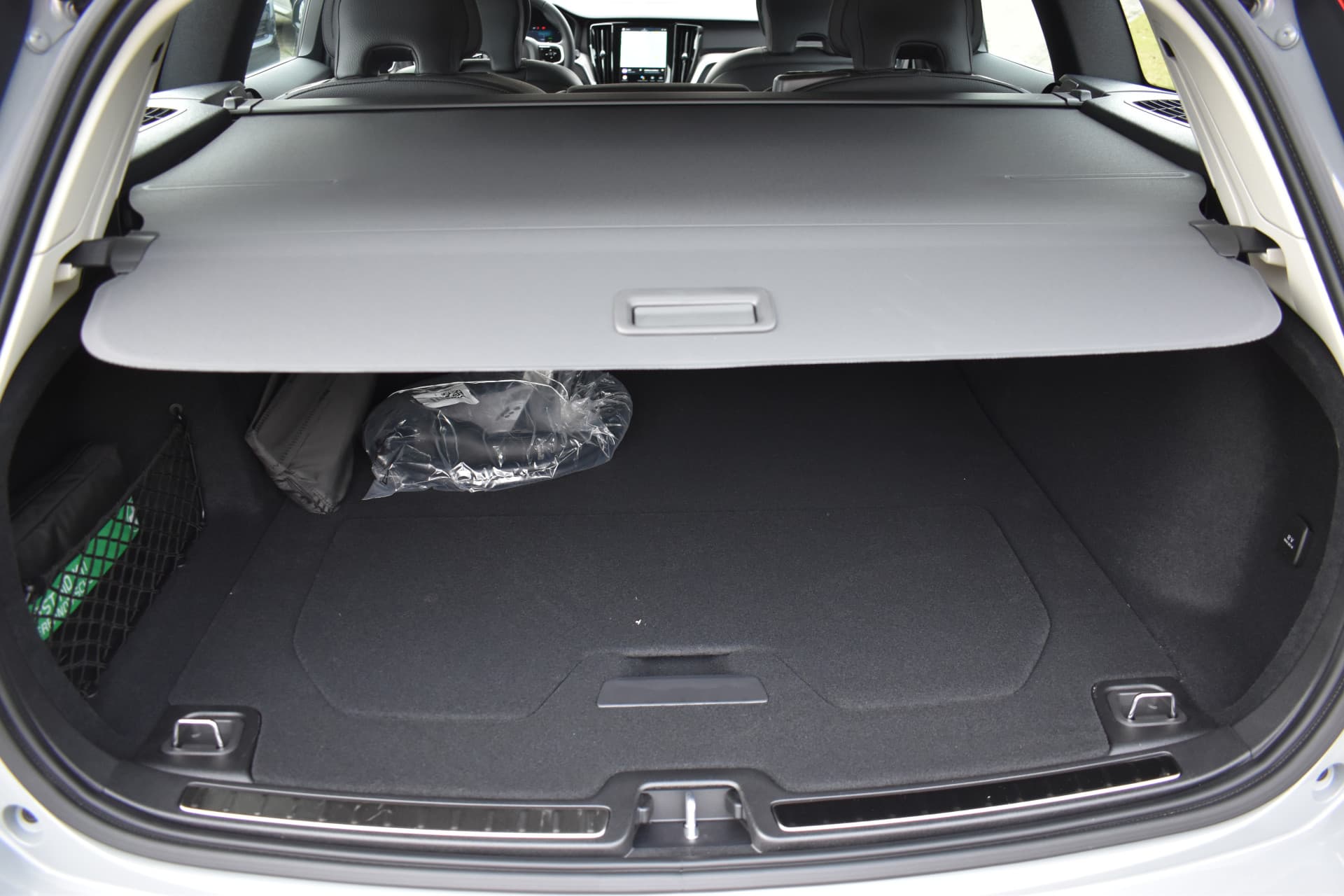 Volvo V60 T8 AWD 455PK Plug-in Hybrid Plus Perform. Ed. Dark thumbnail 16