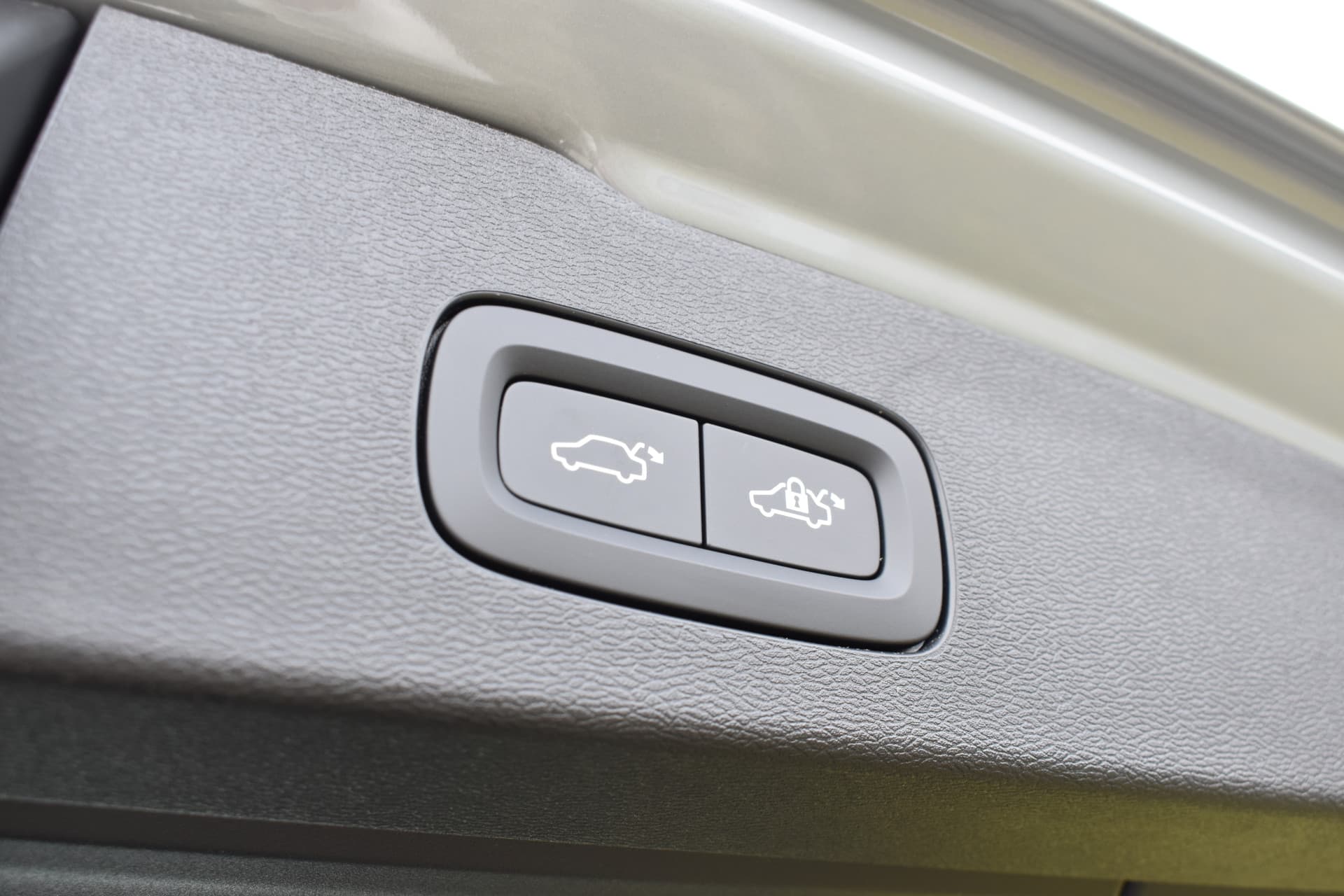 Volvo V60 T8 AWD 455PK Plug-in Hybrid Plus Perform. Ed. Dark thumbnail 17