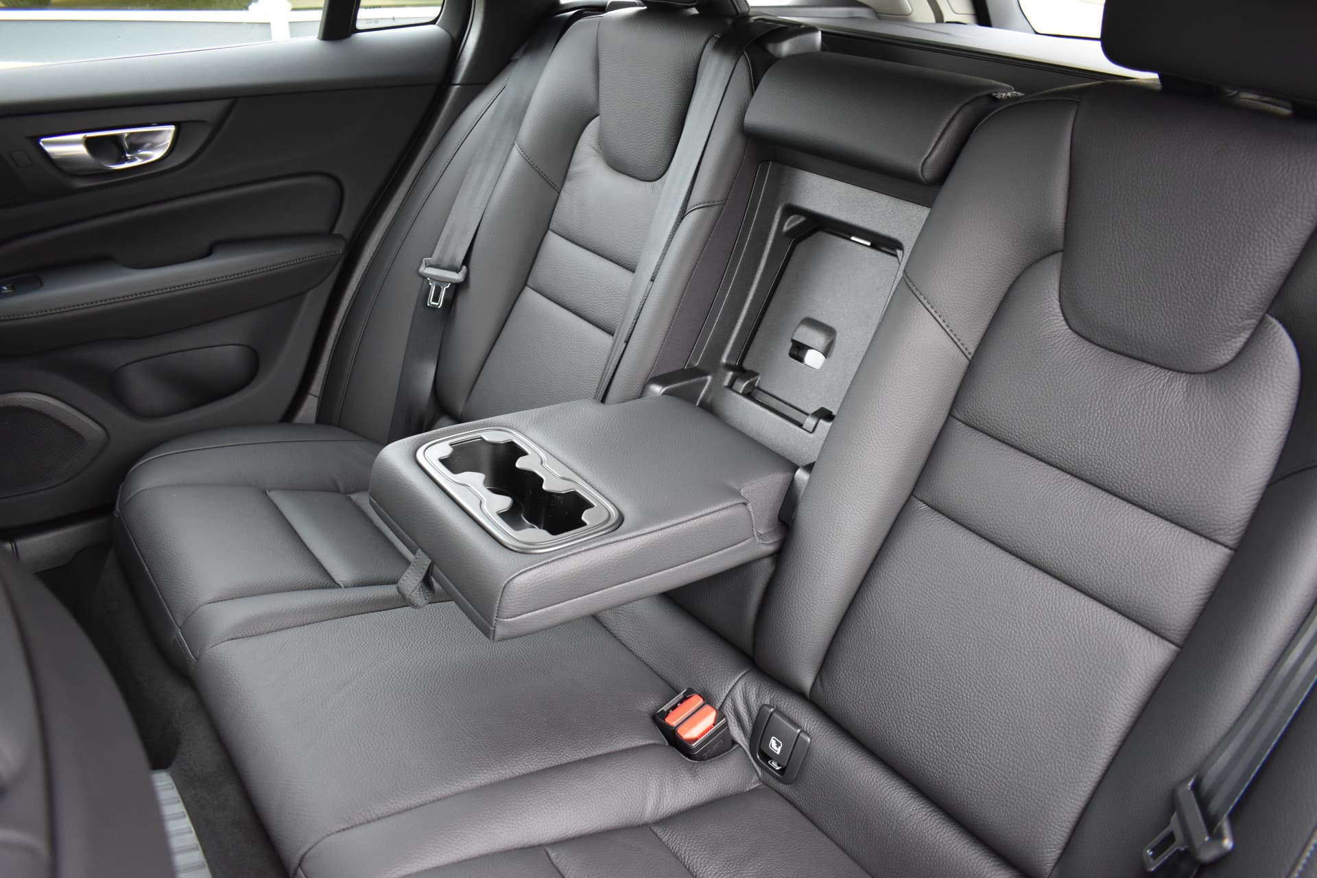 Volvo V60 T8 AWD 455PK Plug-in Hybrid Plus Perform. Ed. Dark thumbnail 23