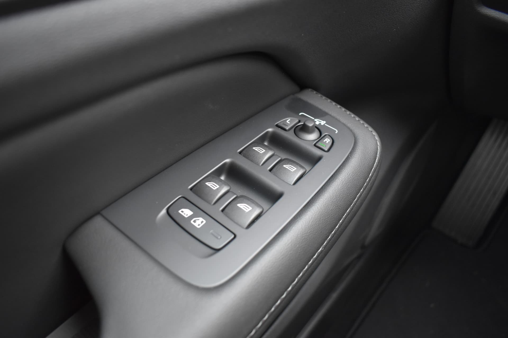 Volvo V60 T8 AWD 455PK Plug-in Hybrid Plus Perform. Ed. Dark thumbnail 27