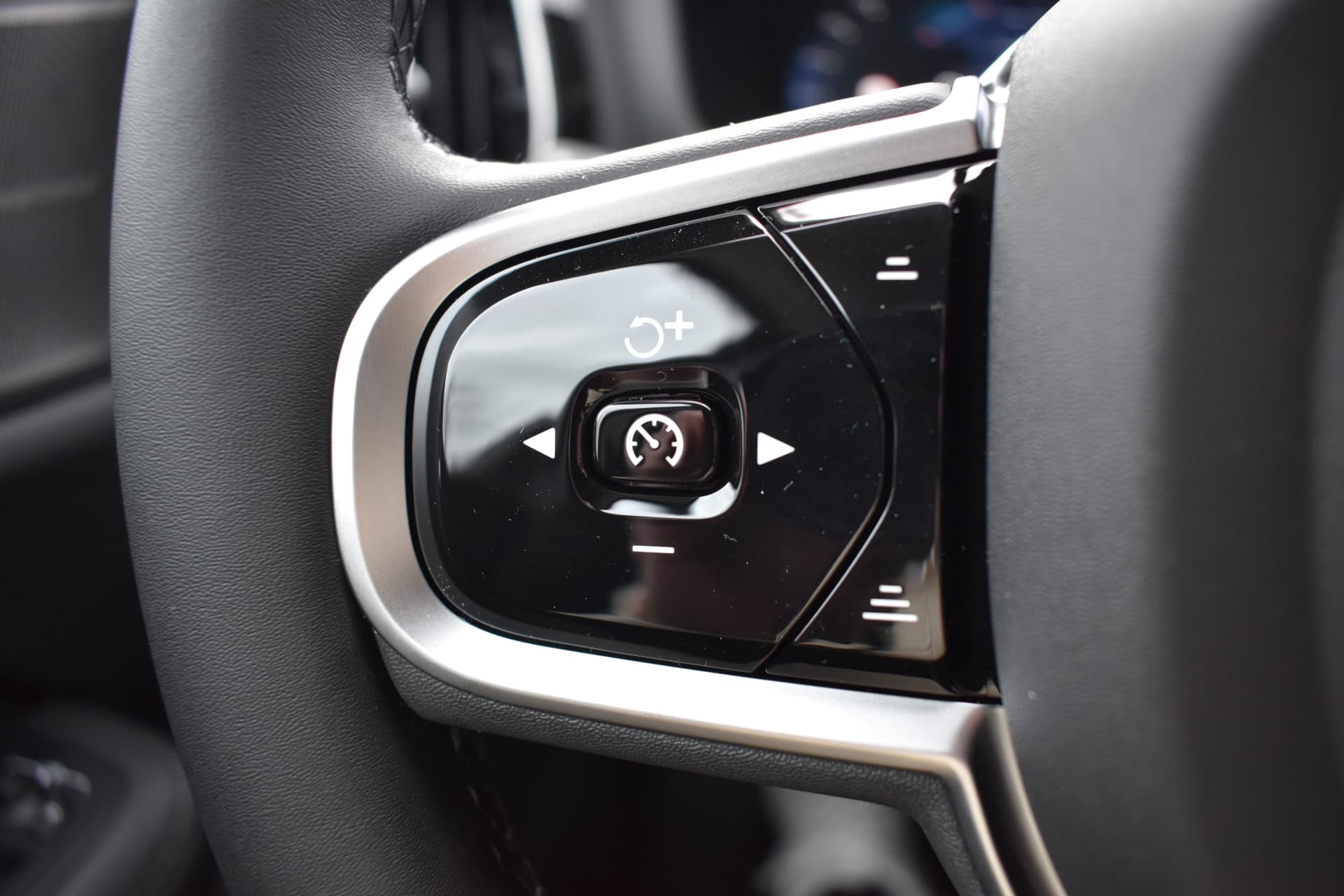 Volvo V60 T8 AWD 455PK Plug-in Hybrid Plus Perform. Ed. Dark thumbnail 29