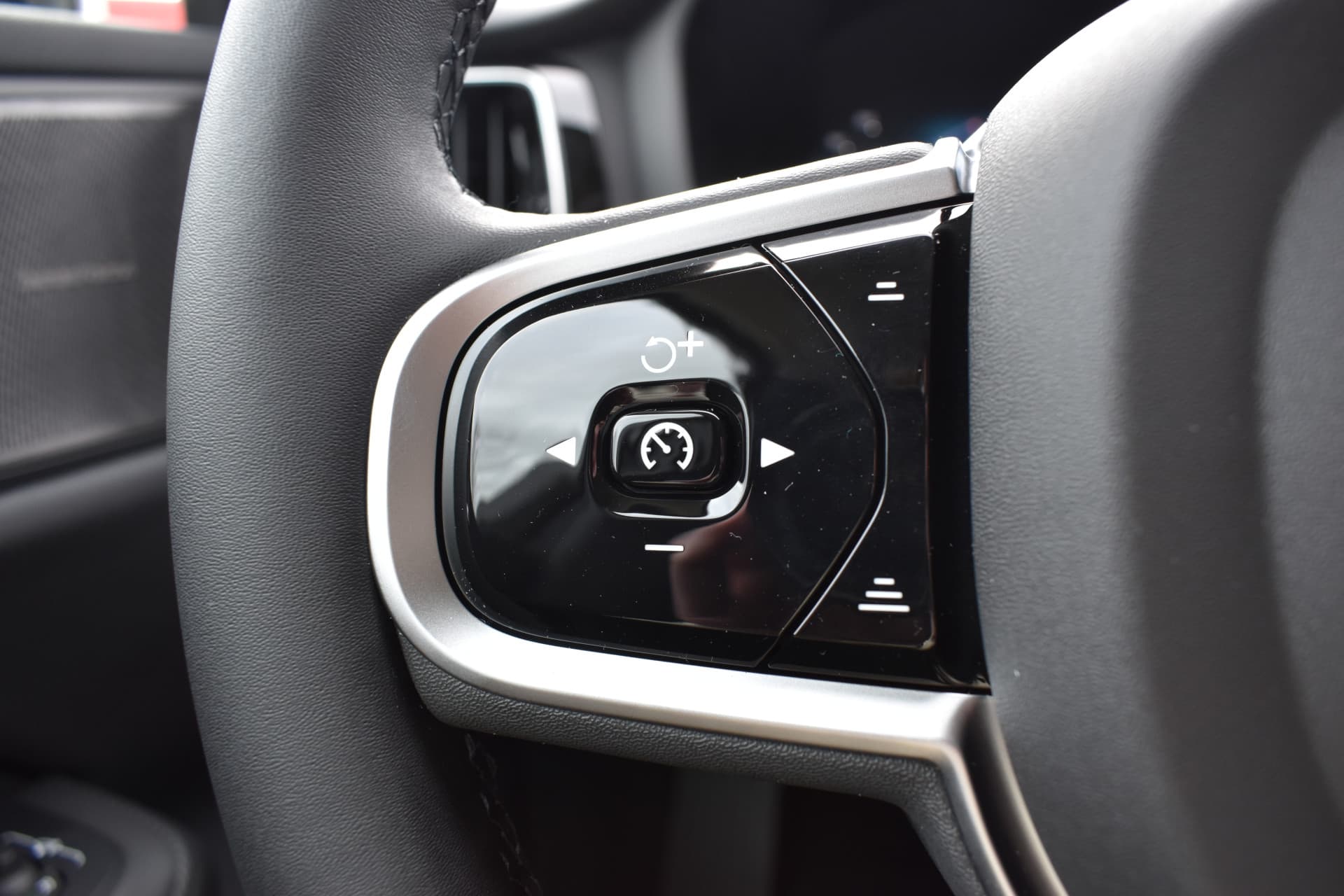 Volvo V60 T8 AWD 455PK Plug-in Hybrid Plus Perform. Ed. Dark thumbnail 30