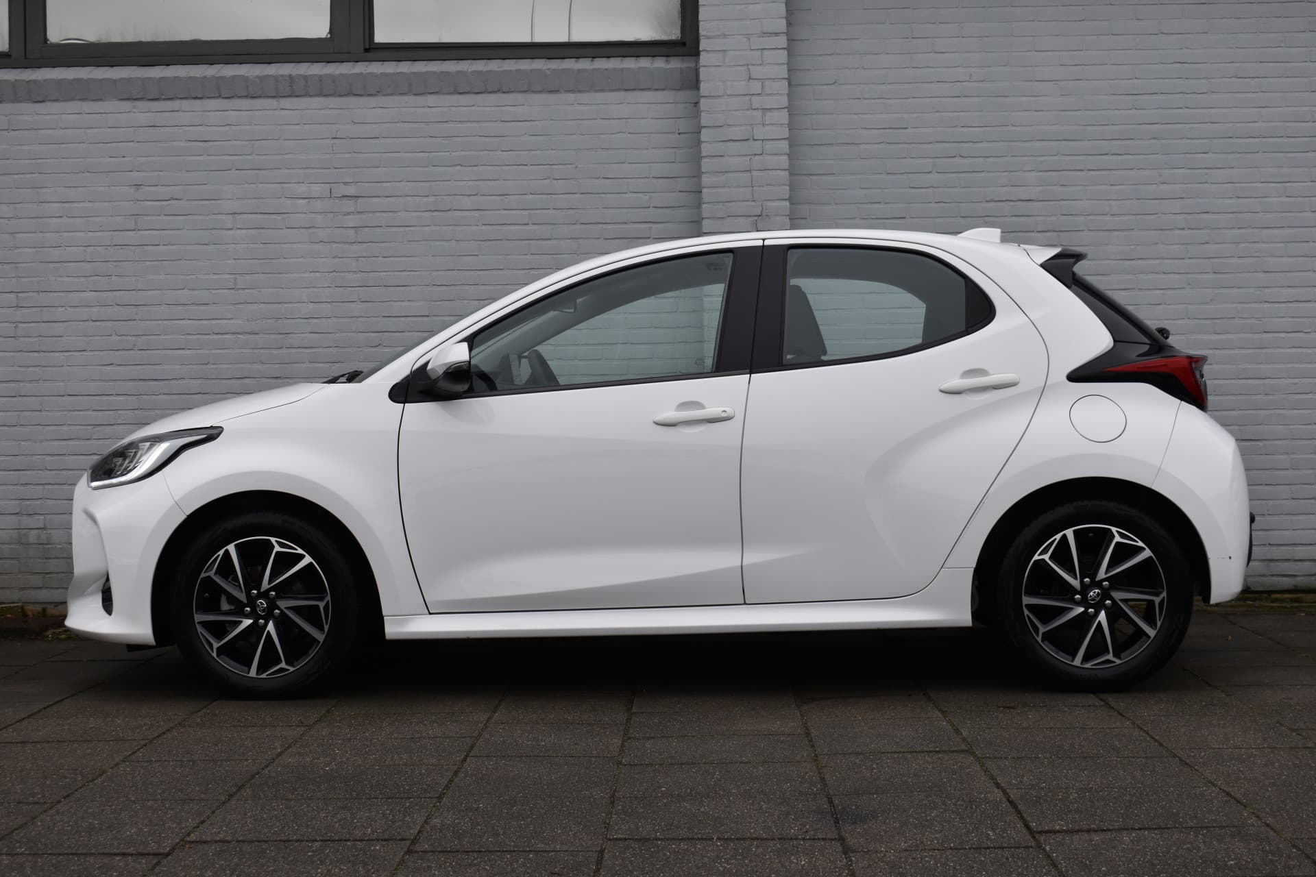 Toyota Yaris 1.5 VVT-i Dynamic Handgeschakeld 126pk thumbnail 3