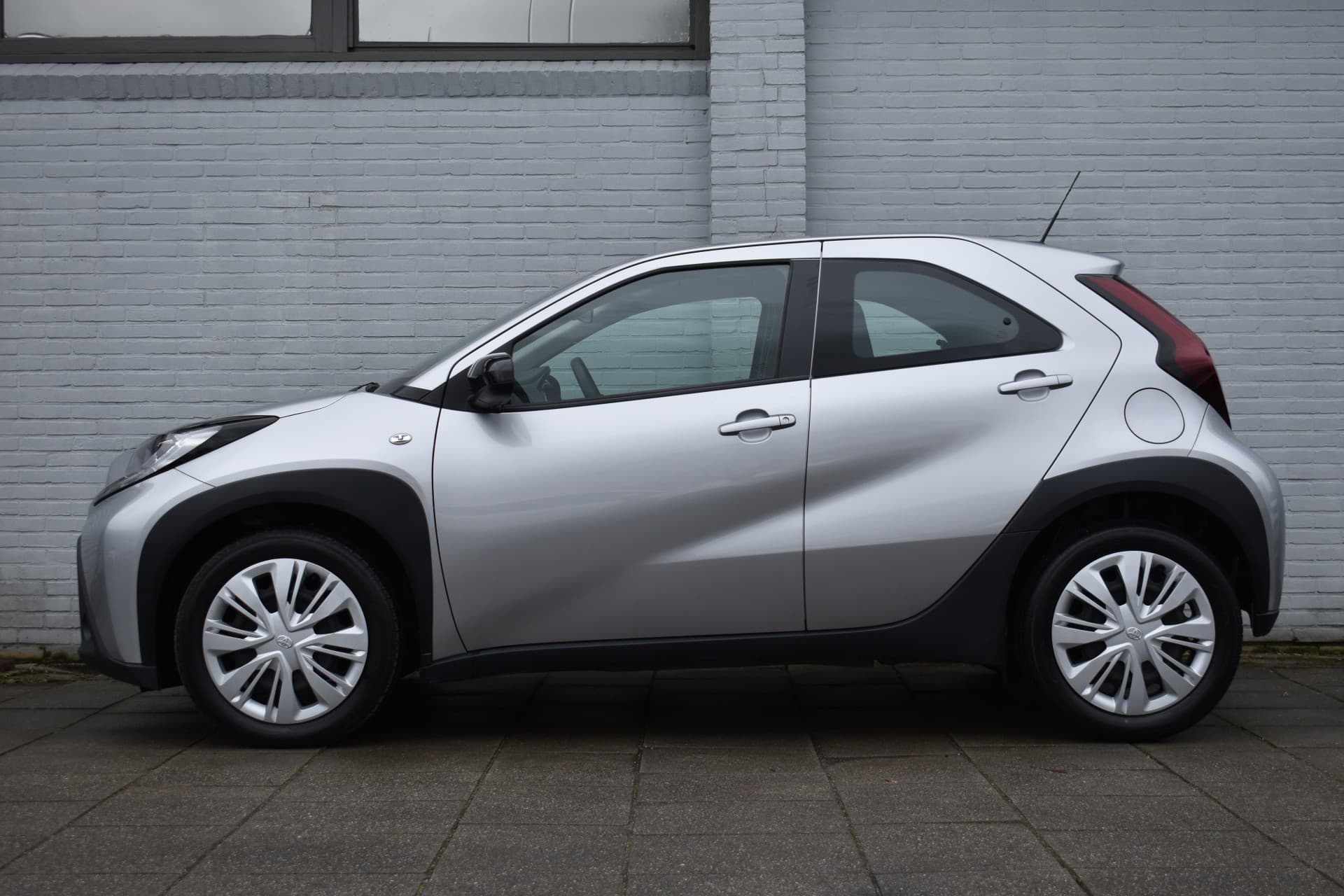 Toyota Aygo X 1.0 VVT-i S-CVT Play Automaat 72pk thumbnail 5