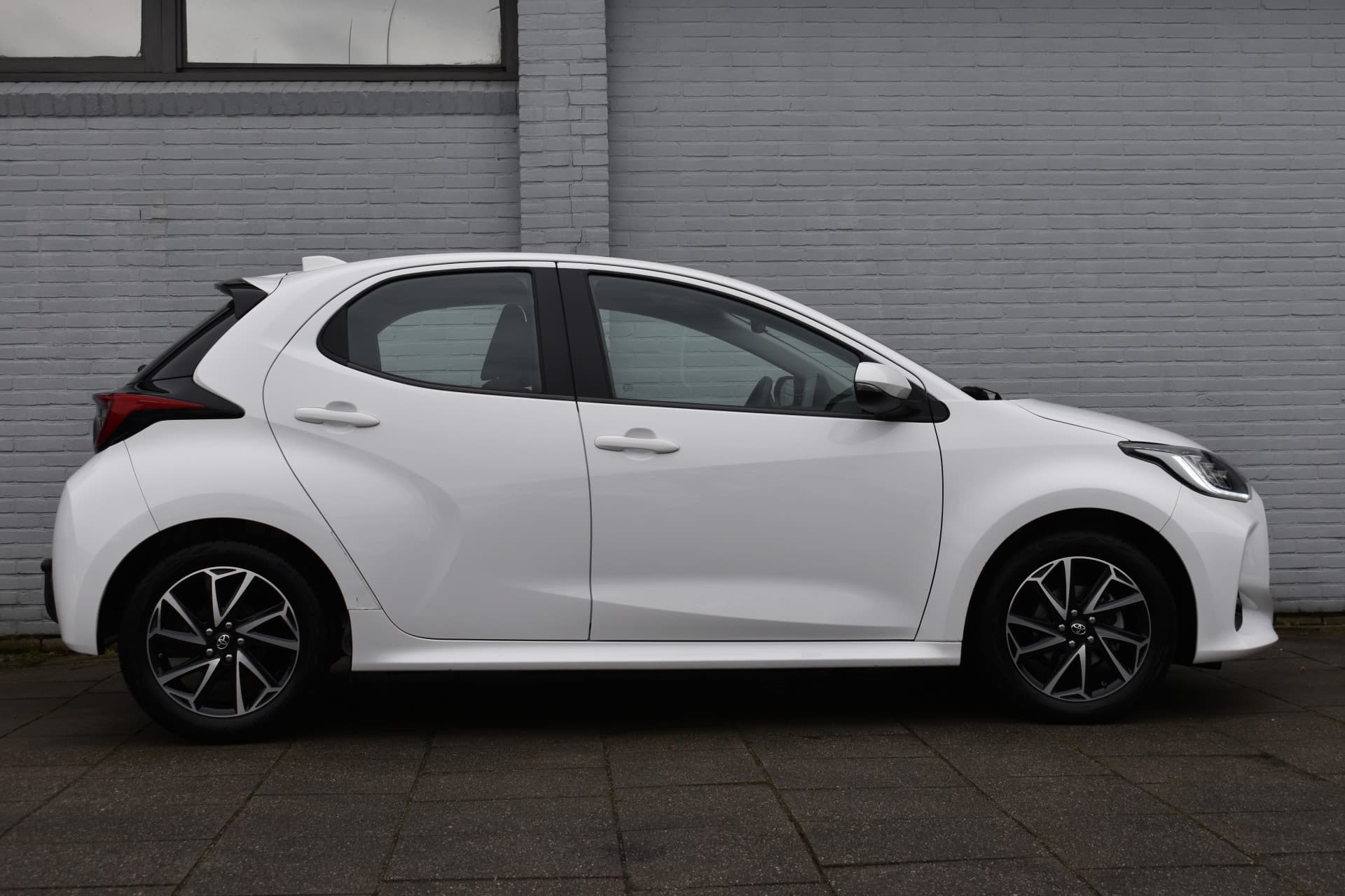 Toyota Yaris 1.5 VVT-i Dynamic Handgeschakeld 126pk thumbnail 7