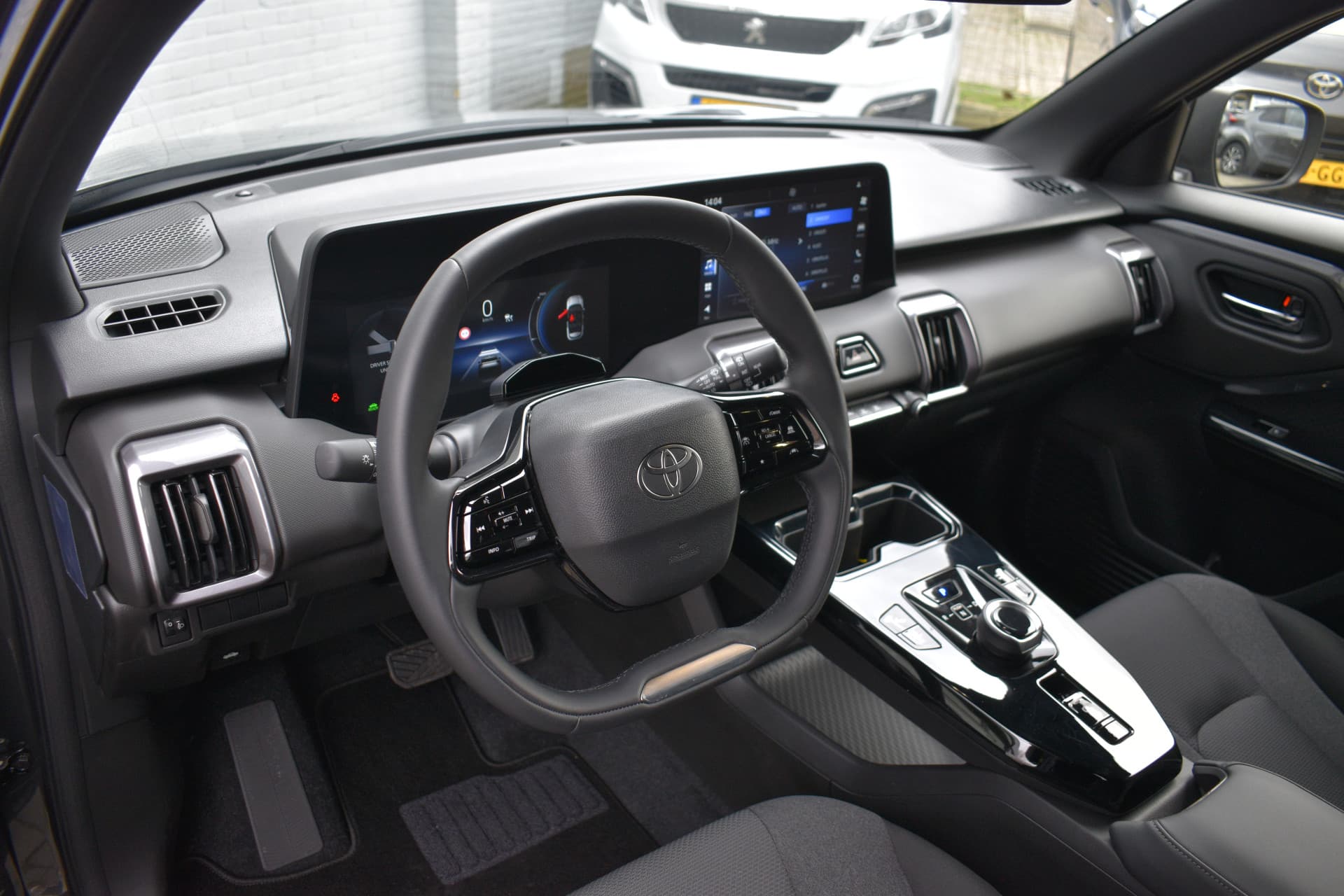 Toyota Urban Cruiser Dynamic 61 kWh Automaat 174pk thumbnail 4