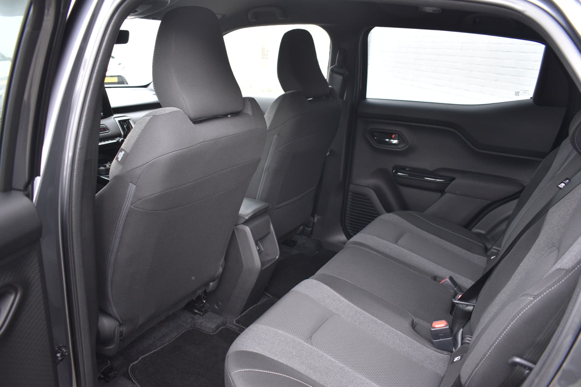 Toyota Urban Cruiser Dynamic 61 kWh Automaat 174pk thumbnail 8